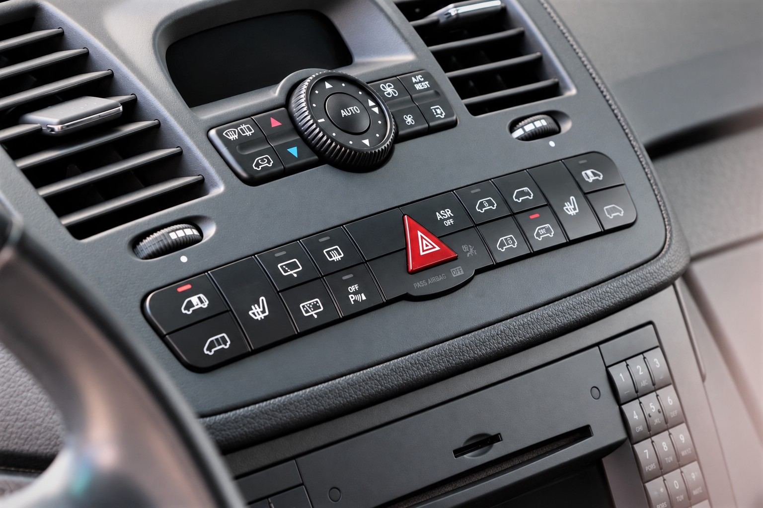 MERCEDES-BENZ Viano 3.0 CDI Blue Eff. Grand Ed. Avantgarde A (CH) + 2.5T AHK-image-11