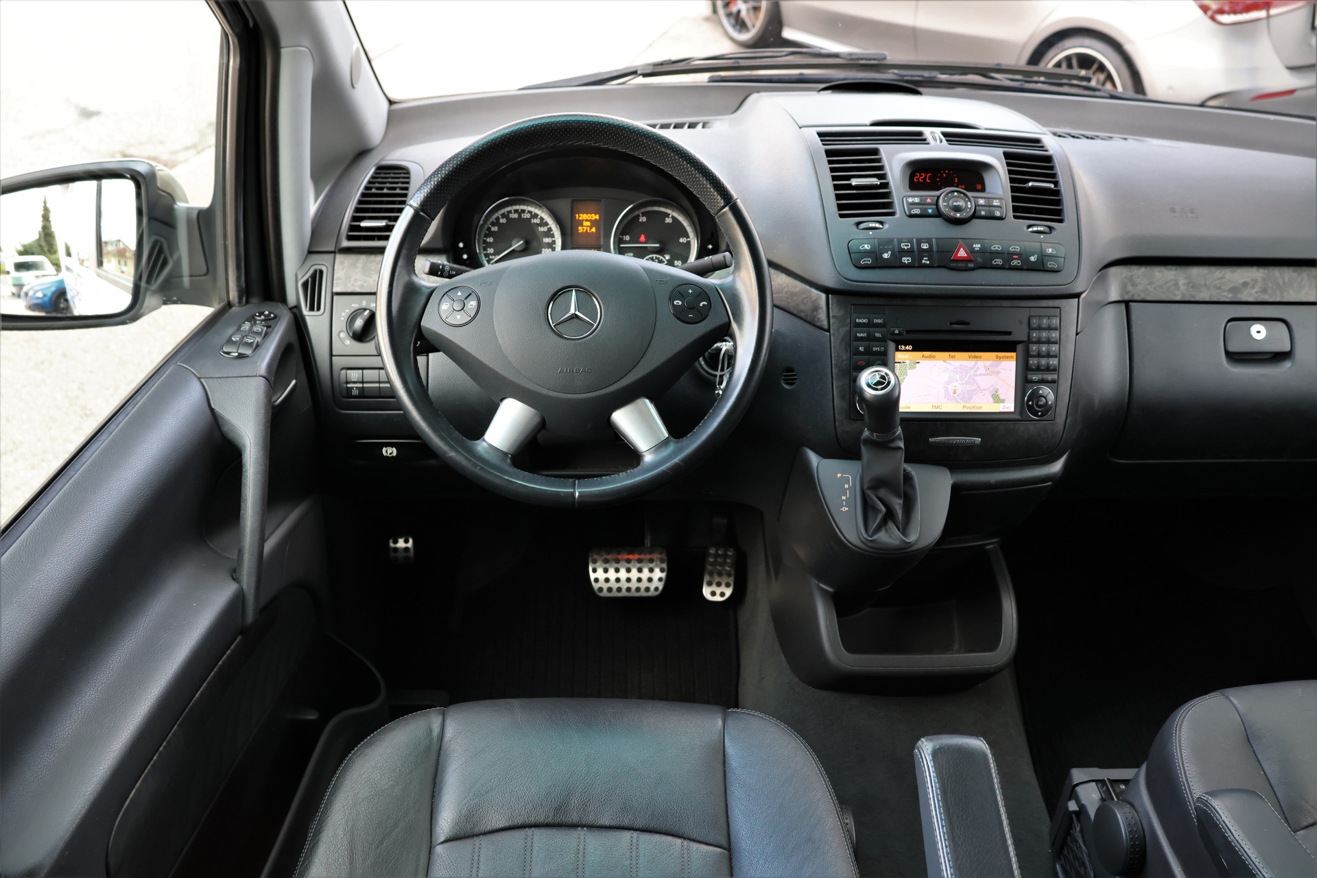 MERCEDES-BENZ Viano 3.0 CDI Blue Eff. Grand Ed. Avantgarde A (CH) + 2.5T AHK-image-15