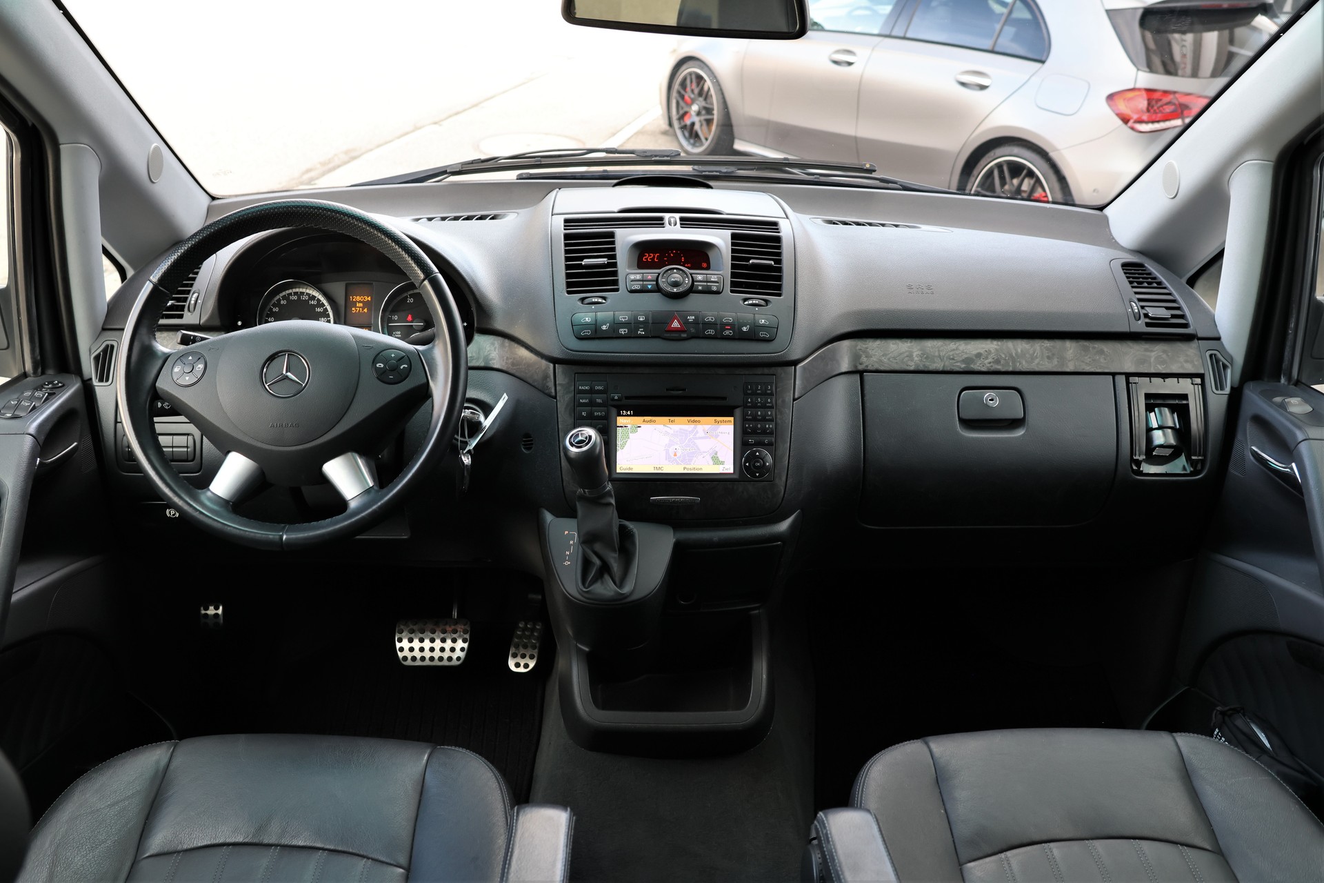 MERCEDES-BENZ Viano 3.0 CDI Blue Eff. Grand Ed. Avantgarde A (CH) + 2.5T AHK-image-17