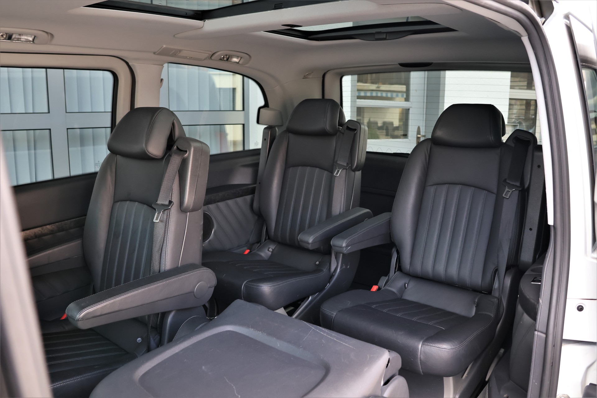 MERCEDES-BENZ Viano 3.0 CDI Blue Eff. Grand Ed. Avantgarde A (CH) + 2.5T AHK-image-13