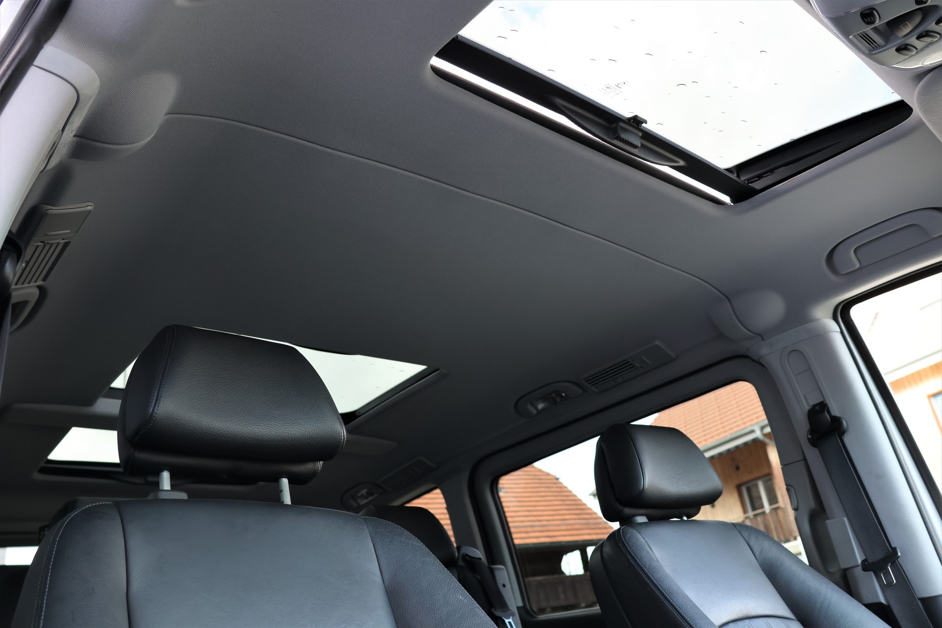MERCEDES-BENZ Viano 3.0 CDI Blue Eff. Grand Ed. Avantgarde A (CH) + 2.5T AHK-image-24