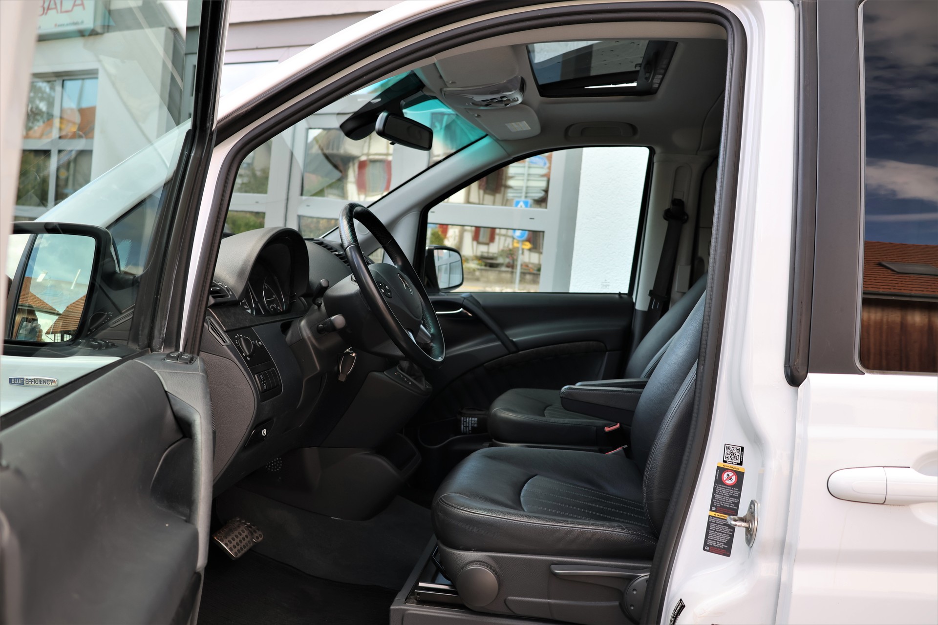 MERCEDES-BENZ Viano 3.0 CDI Blue Eff. Grand Ed. Avantgarde A (CH) + 2.5T AHK-image-8