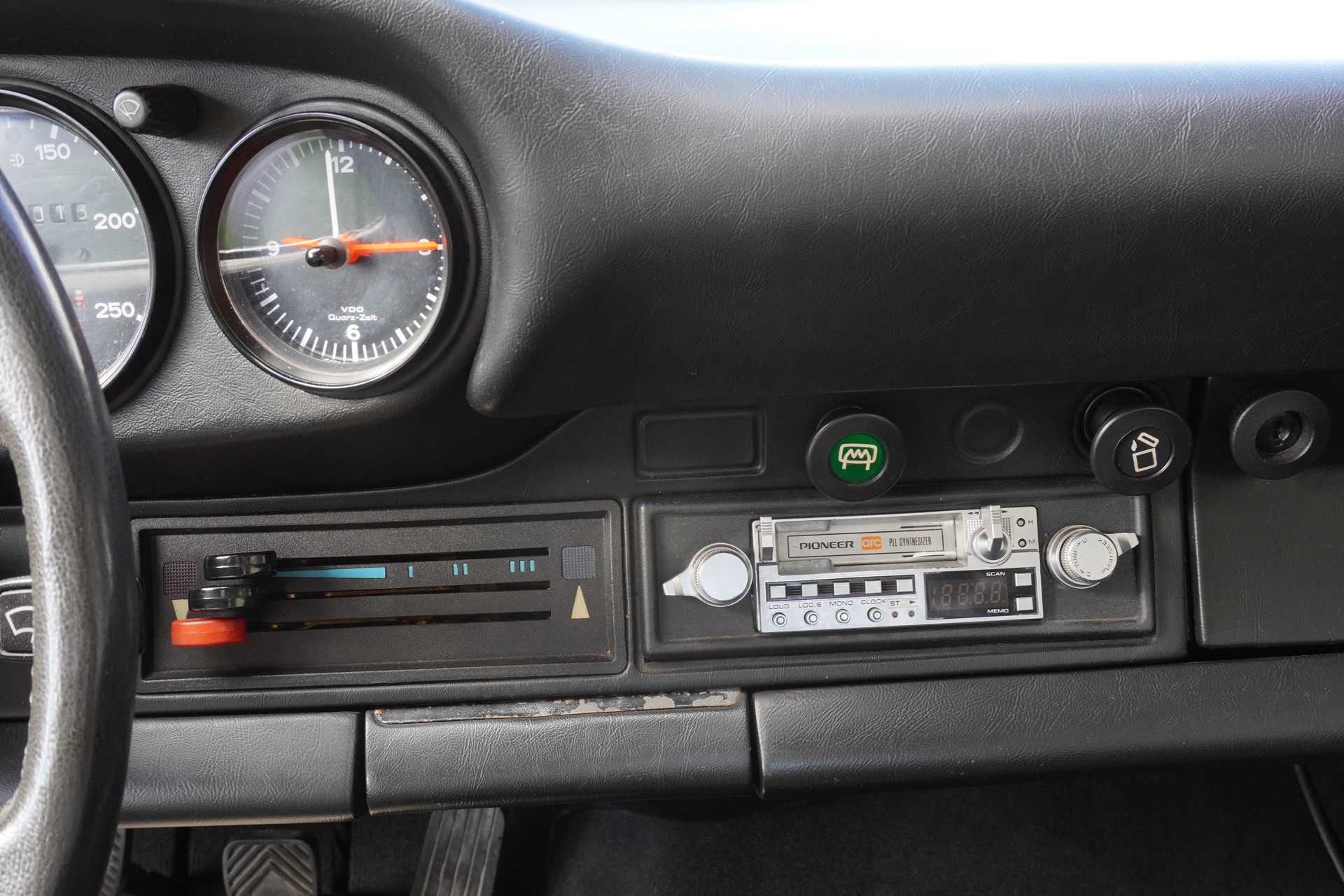 PORSCHE 911-image-12