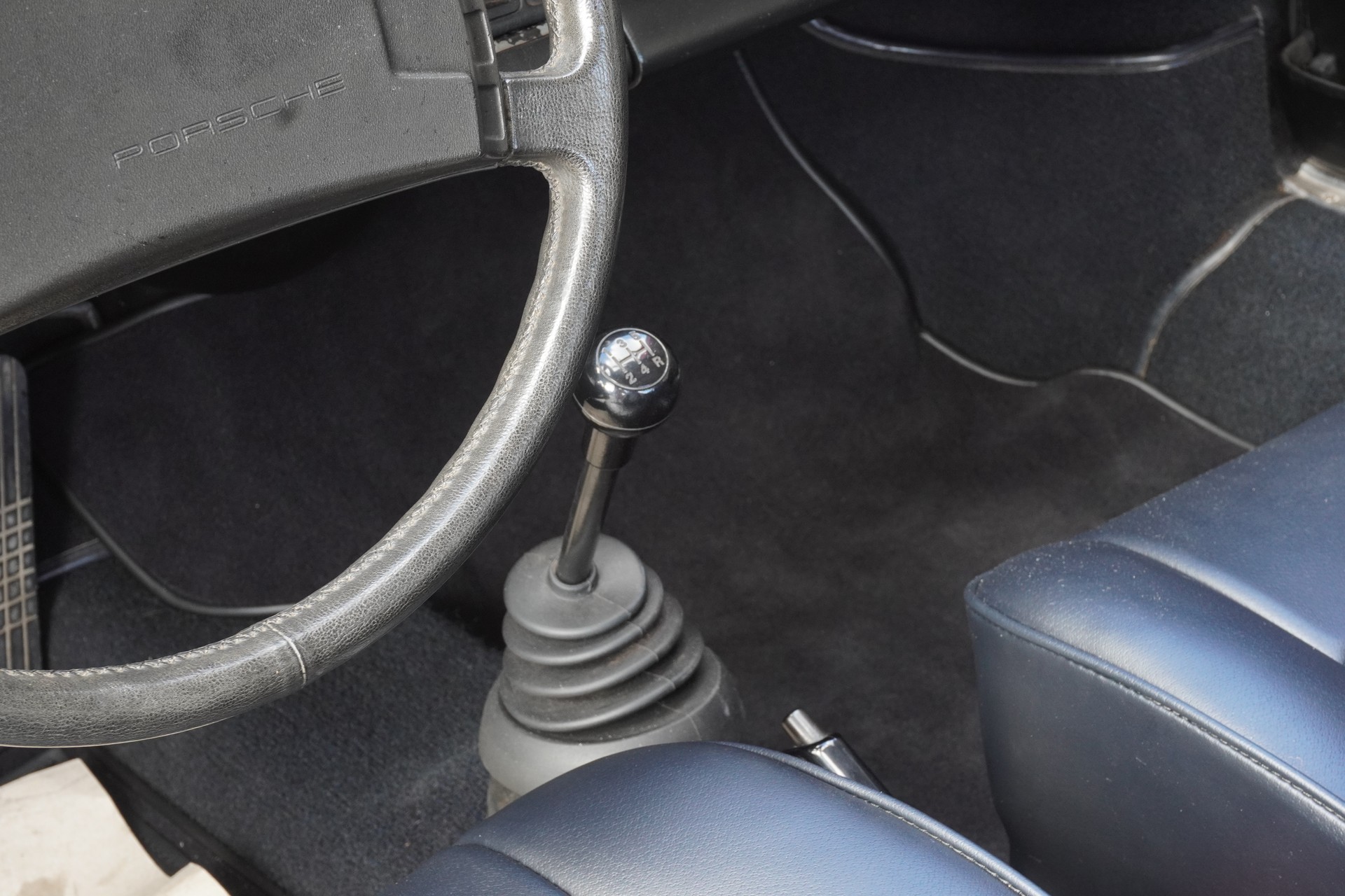 PORSCHE 911-image-13