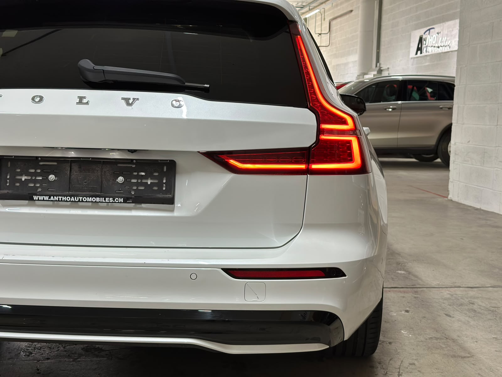 VOLVO V60 B4 Diesel Mild Hybrid Momentum Geartronic-image-5