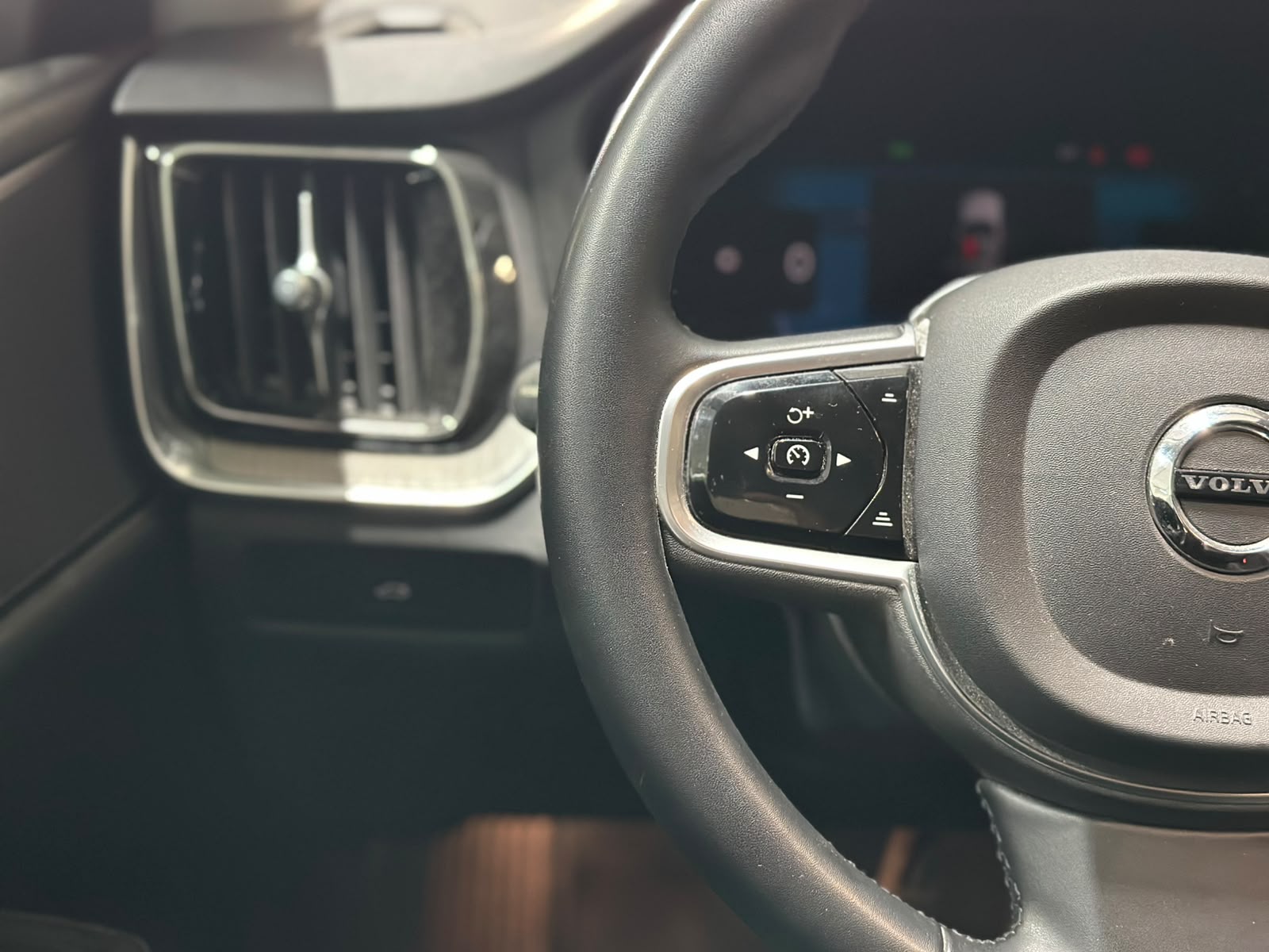 VOLVO V60 B4 Diesel Mild Hybrid Momentum Geartronic-image-9