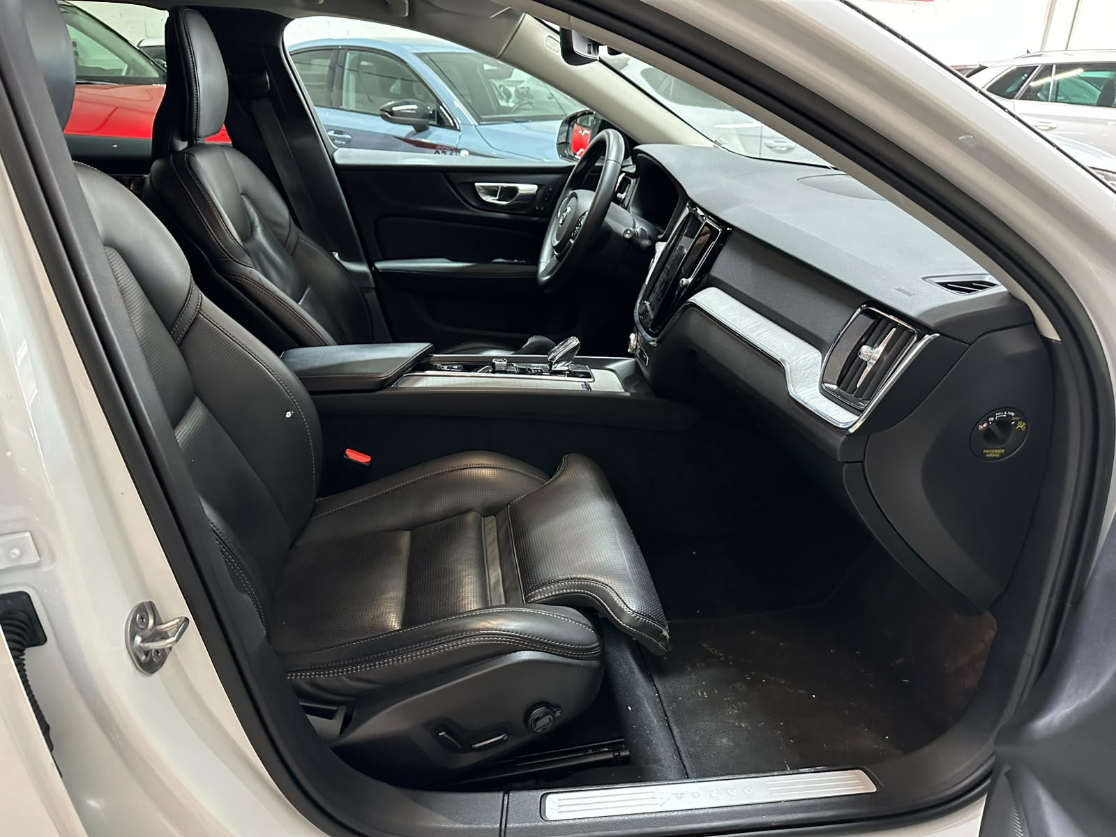 VOLVO V60 B4 Diesel Mild Hybrid Momentum Geartronic-image-12