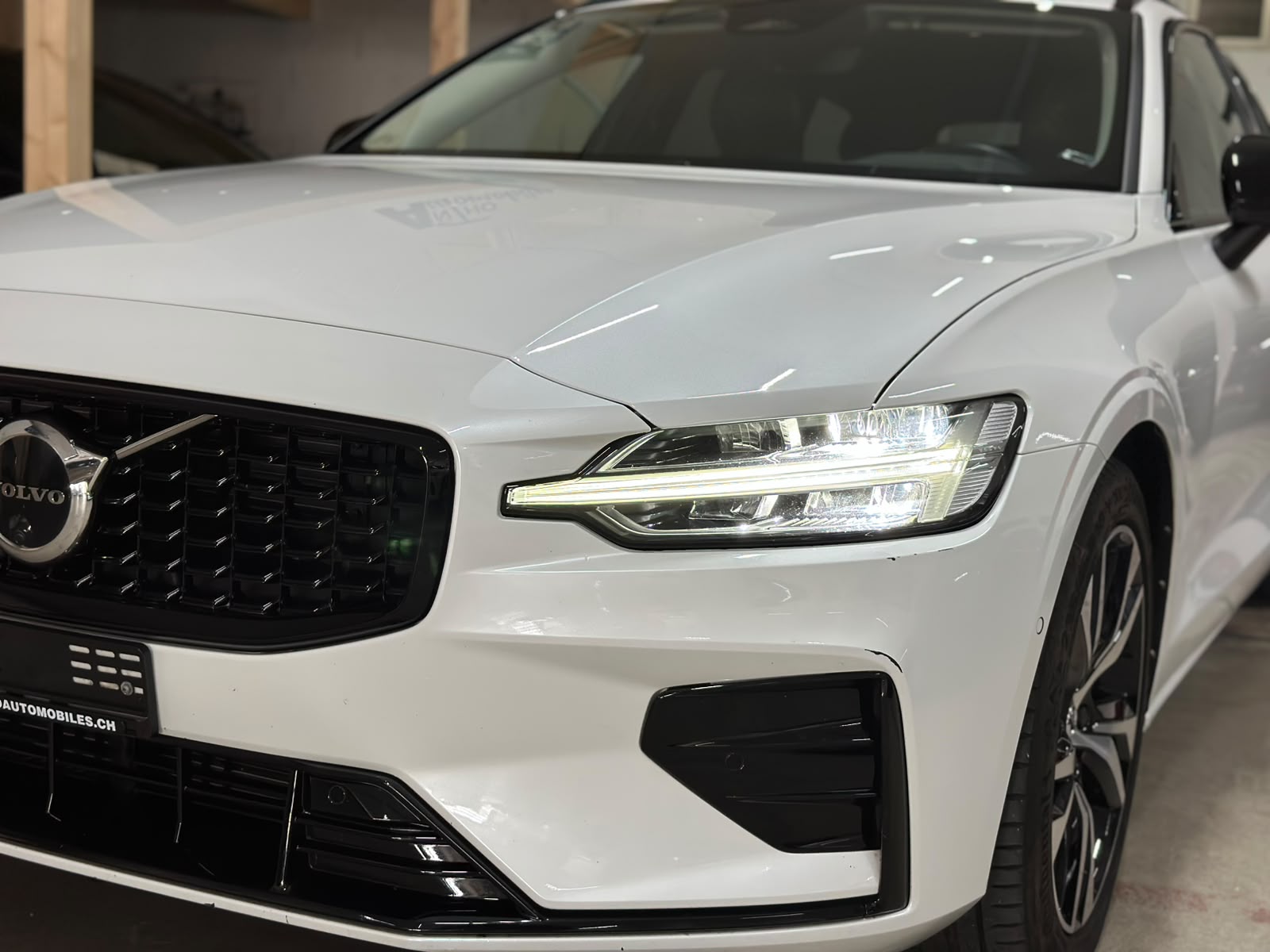 VOLVO V60 B4 Diesel Mild Hybrid Momentum Geartronic-image-6