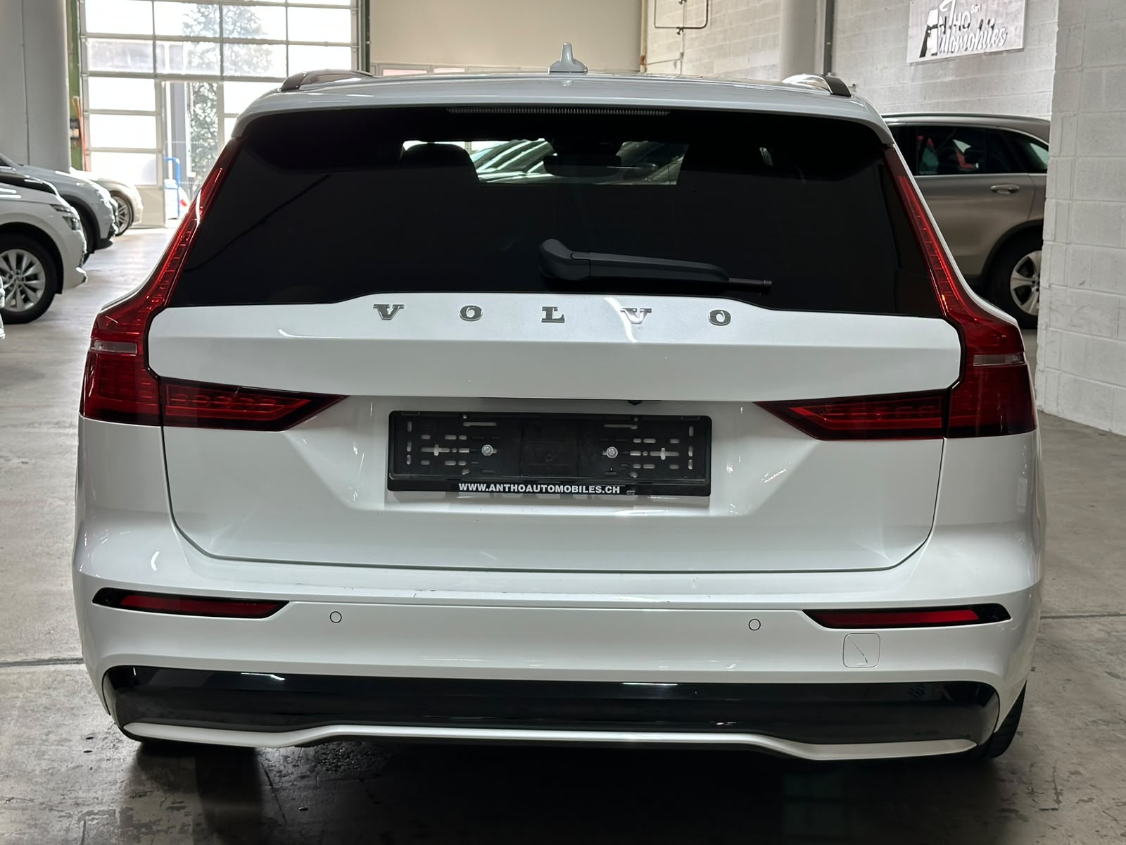 VOLVO V60 B4 Diesel Mild Hybrid Momentum Geartronic-image-4