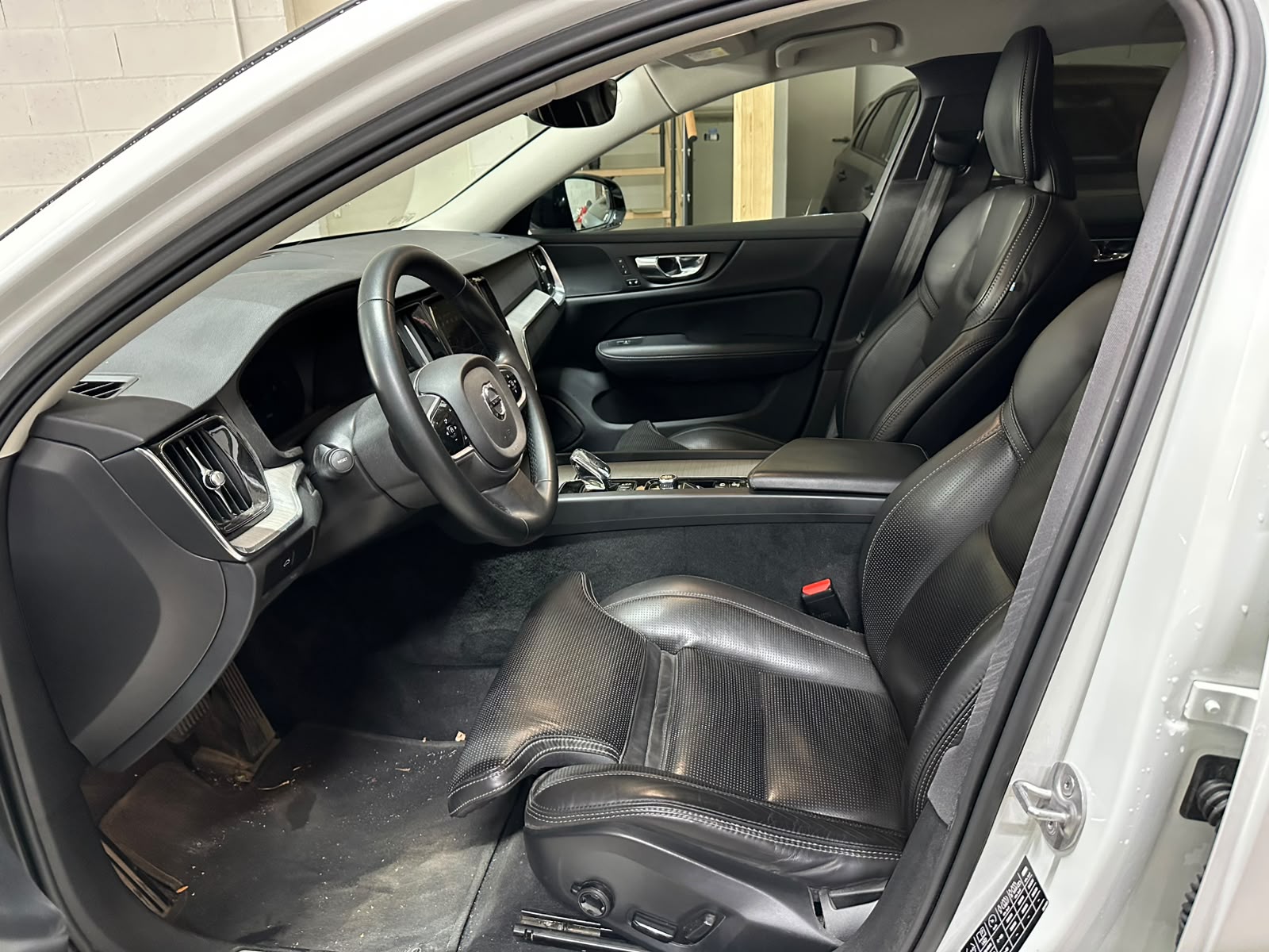 VOLVO V60 B4 Diesel Mild Hybrid Momentum Geartronic-image-11