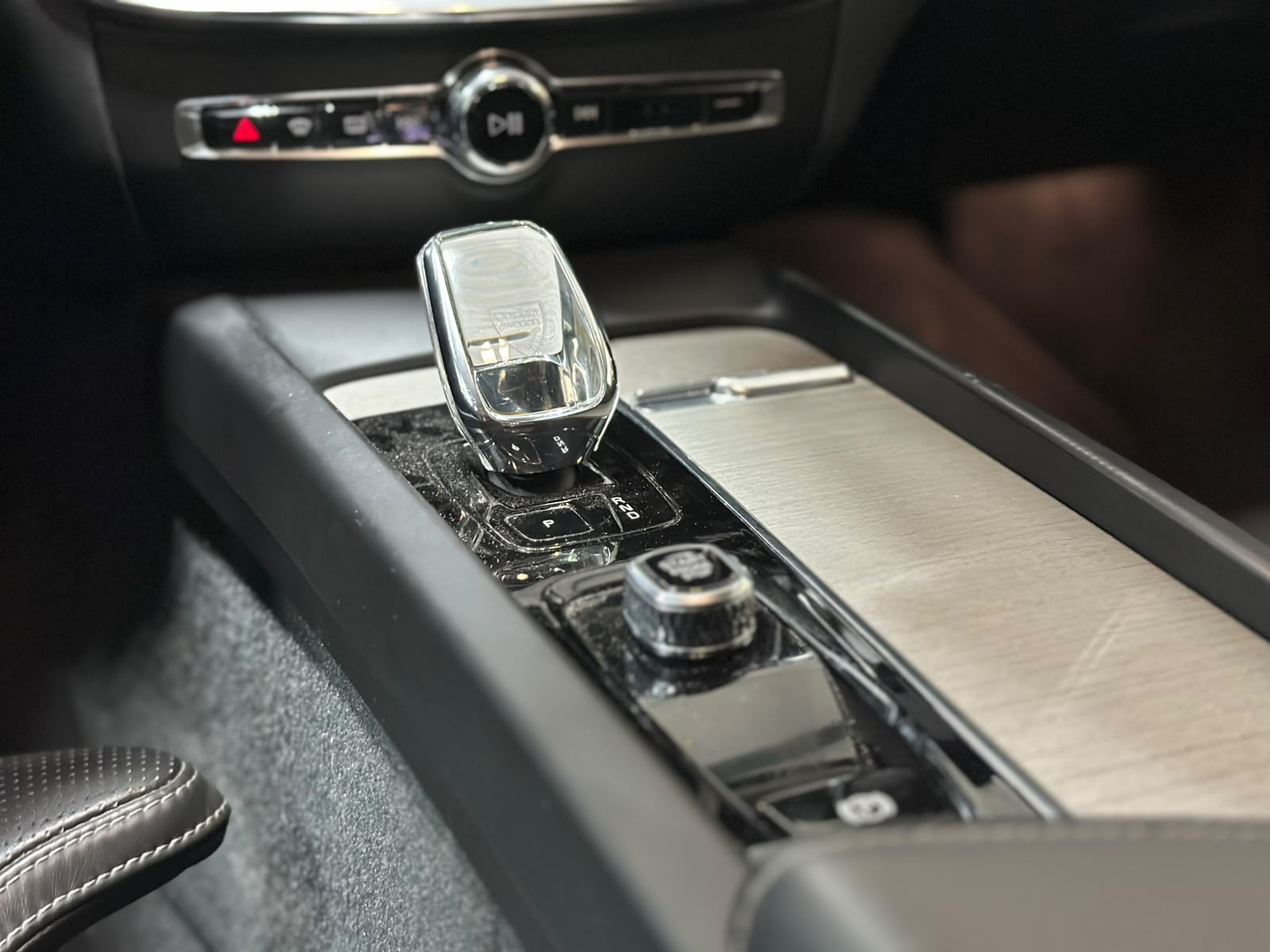 VOLVO V60 B4 Diesel Mild Hybrid Momentum Geartronic-image-14