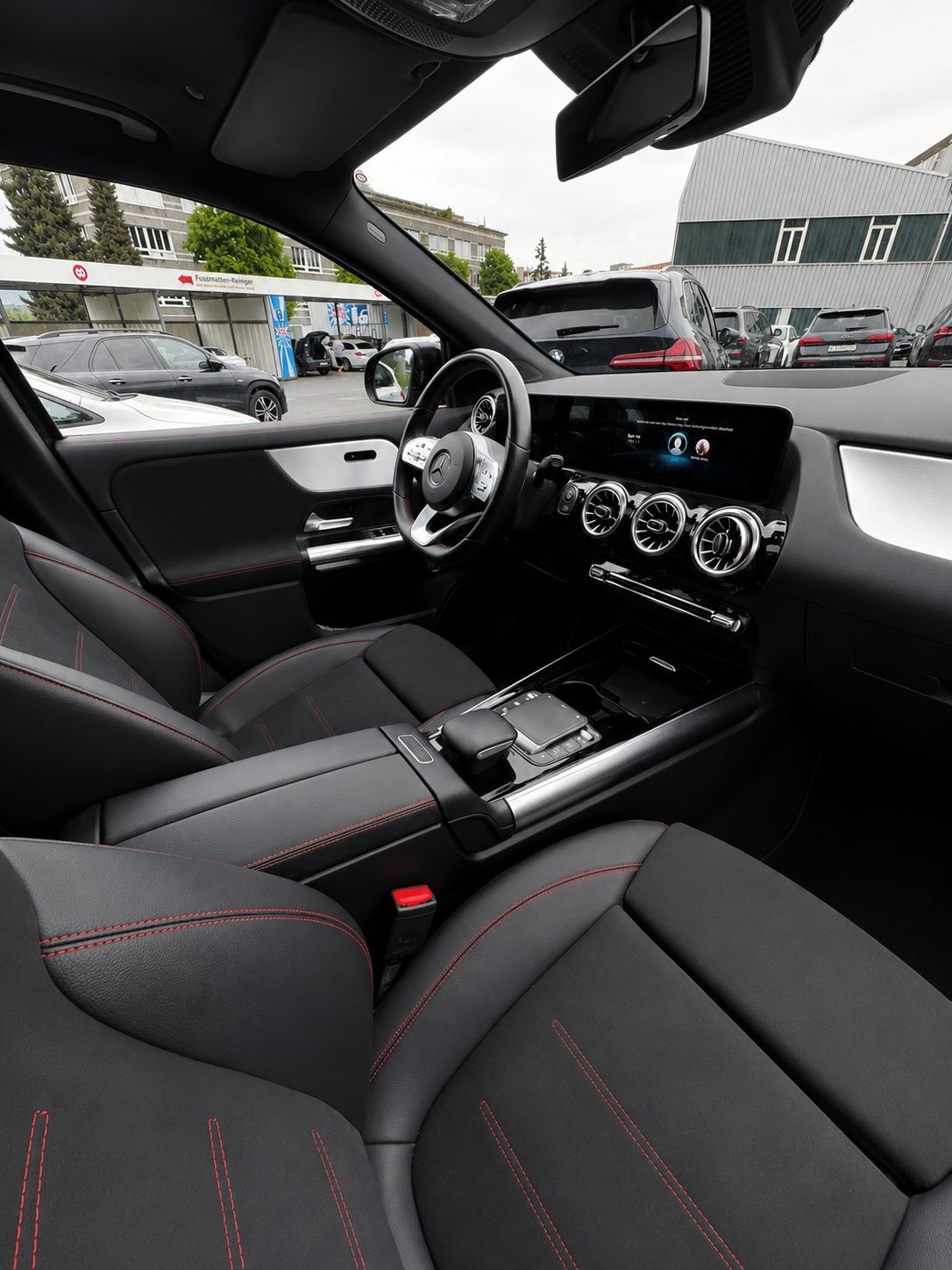 MERCEDES-BENZ GLA 250 AMG Line 4matic-image-1
