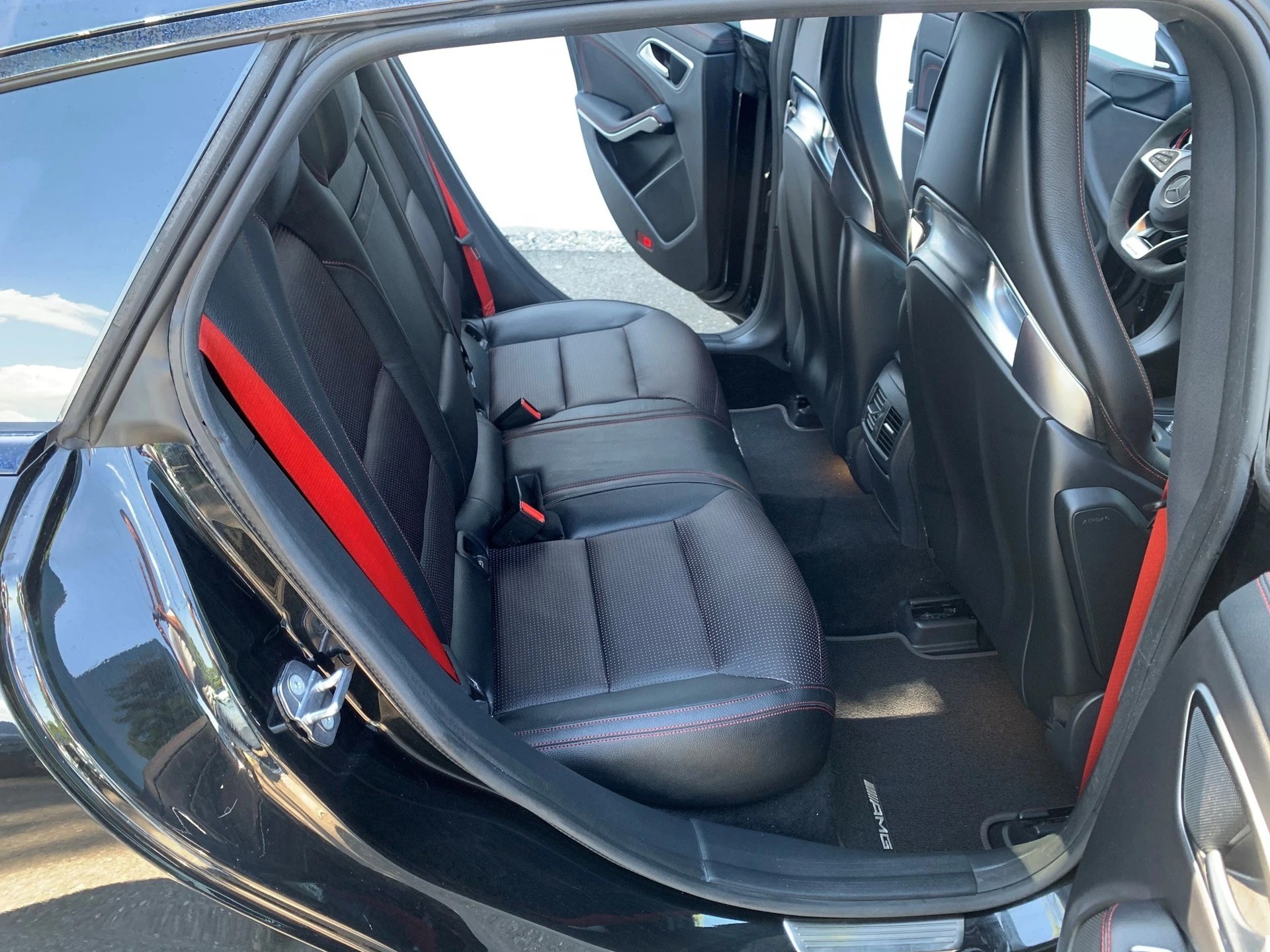MERCEDES-BENZ CLA Shooting Brake 45 AMG 4Matic Speedshift-image-7
