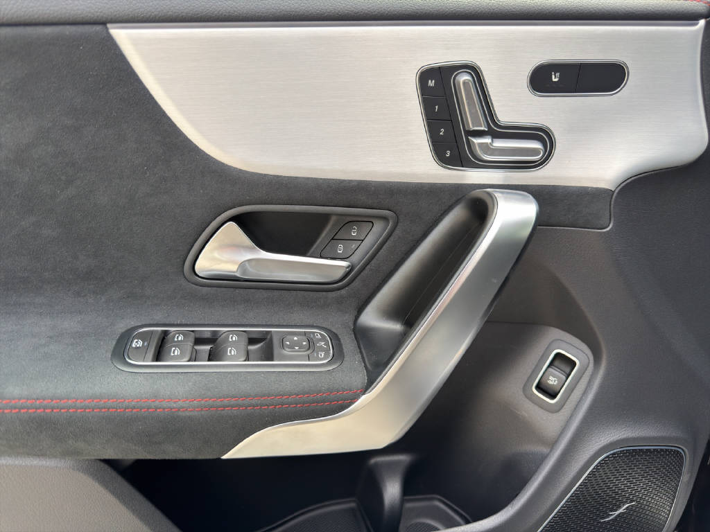 MERCEDES-BENZ CLA 45 S AMG 4m+ Shooting Brake-image-12