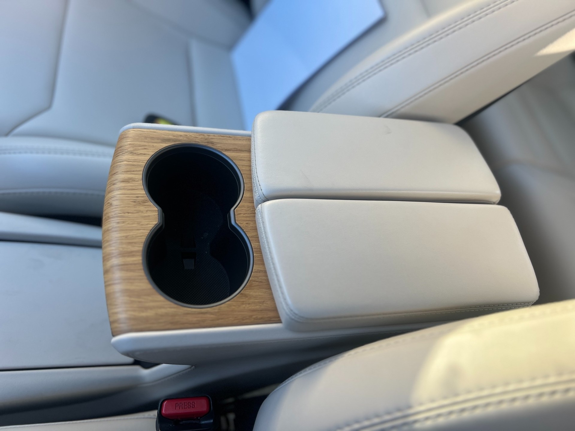TESLA Model S 75 D-image-12