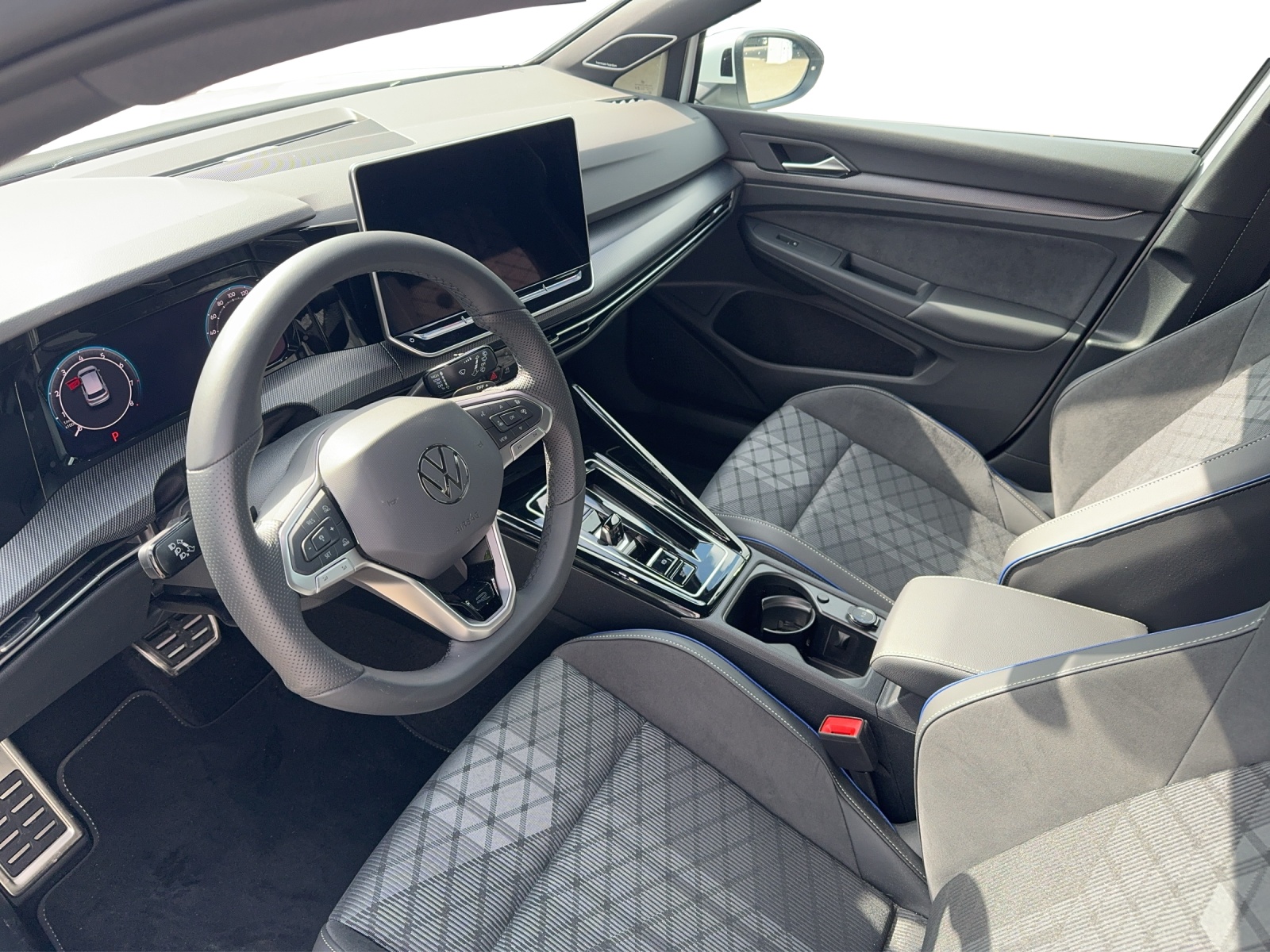 VW Golf 1.5 e TSI mHEV R-Line DSG-image-8