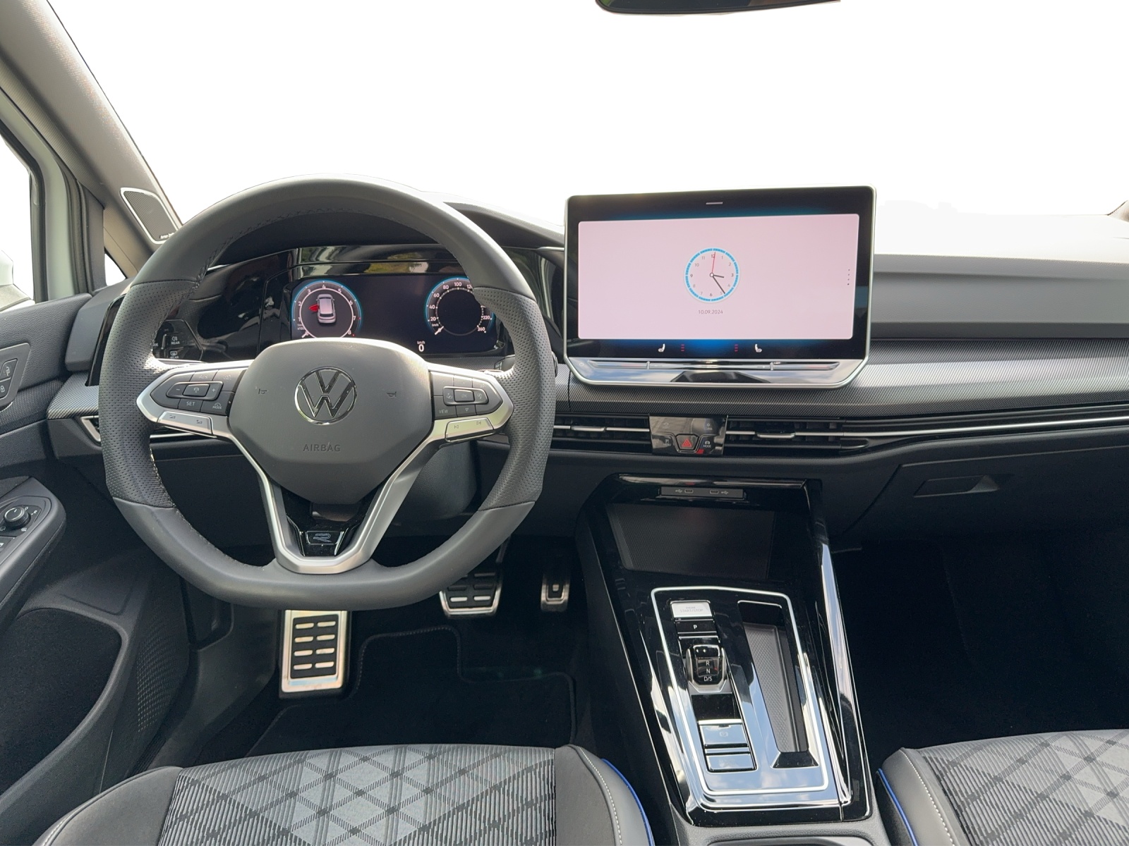VW Golf 1.5 e TSI mHEV R-Line DSG-image-10