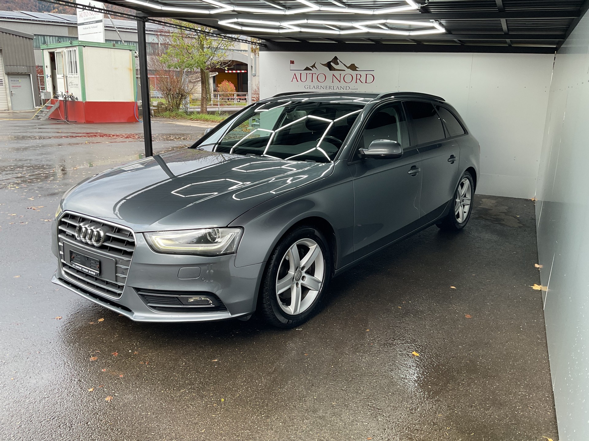 AUDI A4 Avant 2.0 TDI quattro S-tronic-showroom-element-2