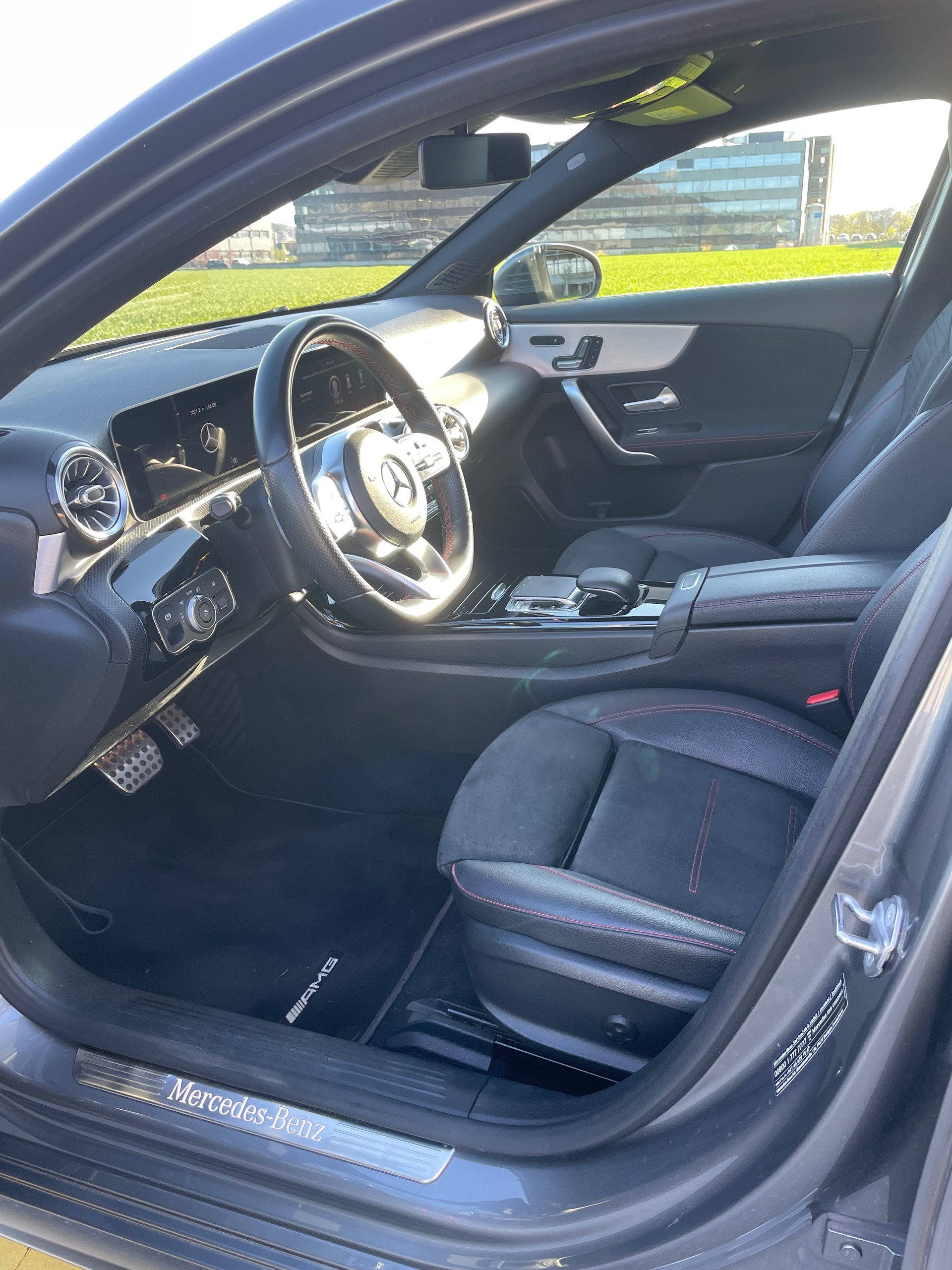 MERCEDES-BENZ A 220 AMG Line 7G-DCT 4Matic-image-6