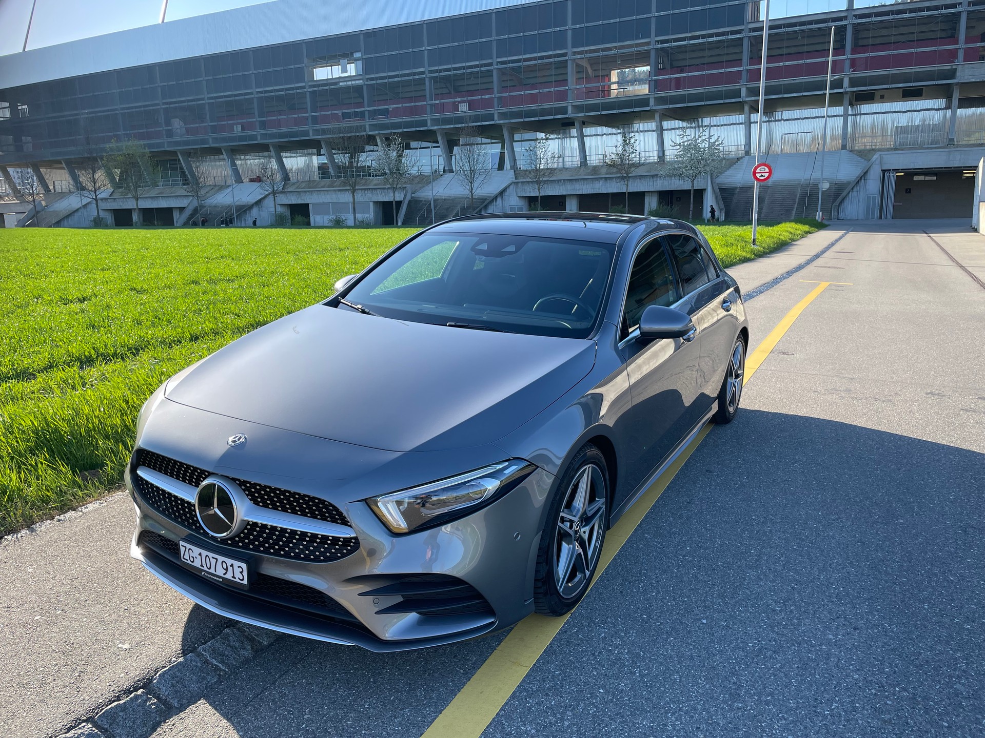 MERCEDES-BENZ A 220 AMG Line 7G-DCT 4Matic-image-1