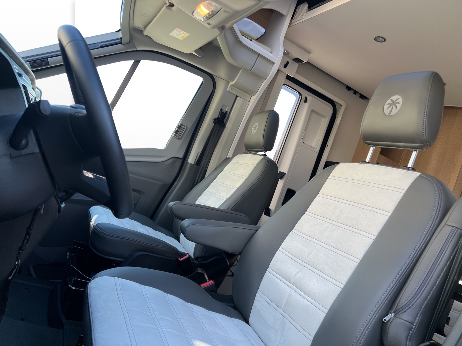 FORD Sunlight CH T670 S Adventure Edition-image-9