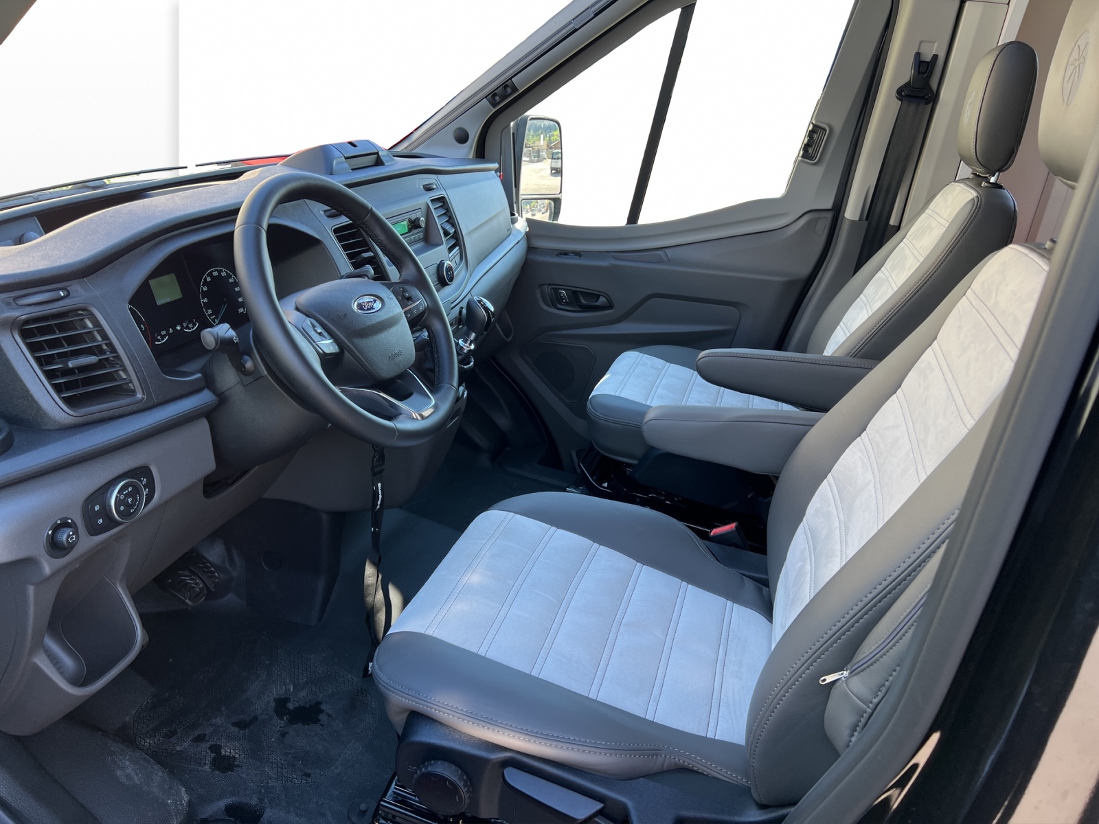 FORD Sunlight CH T670 S Adventure Edition-image-8
