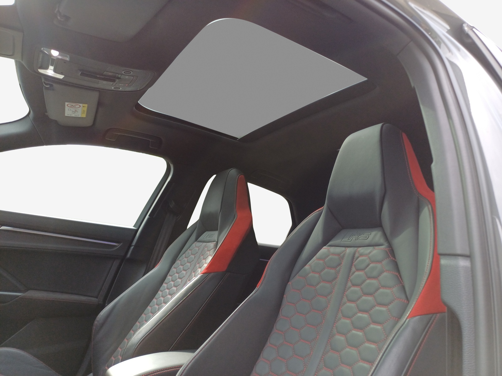 AUDI RS Q3 Sportback quattro S tronic-image-14