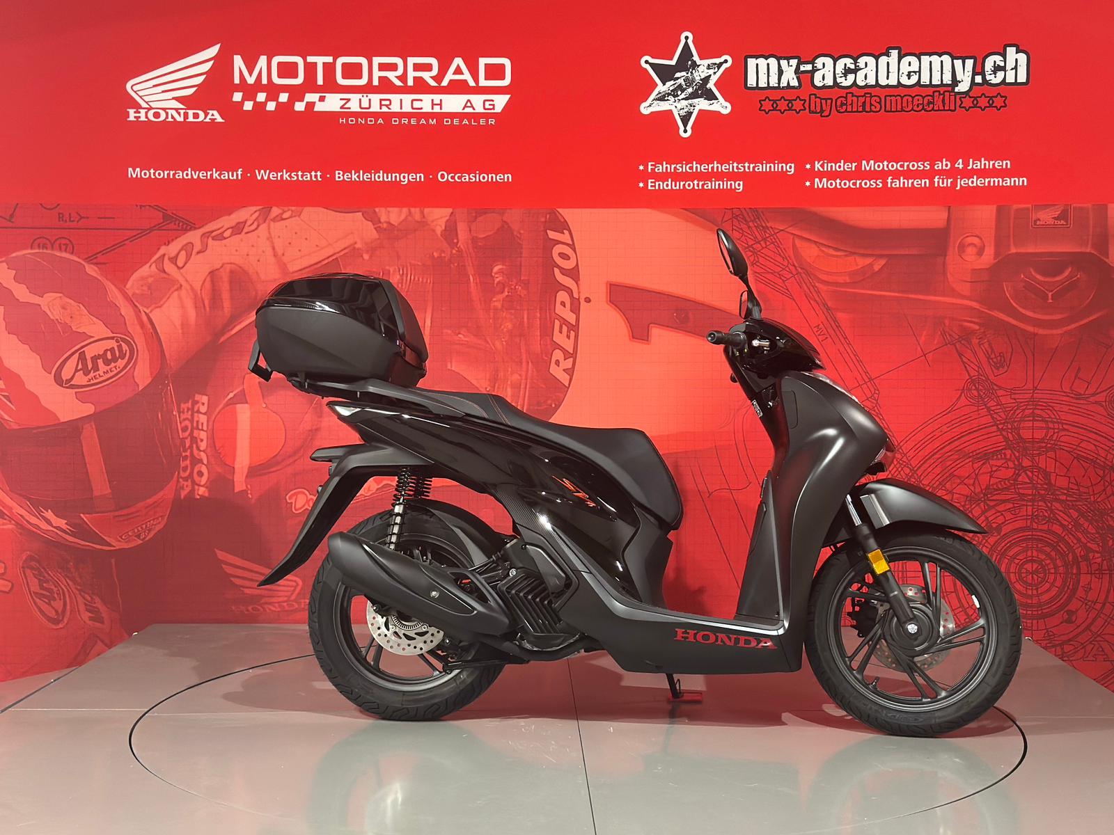 HONDA SH 125 + * Coal Black Metal*-showroom-element-1
