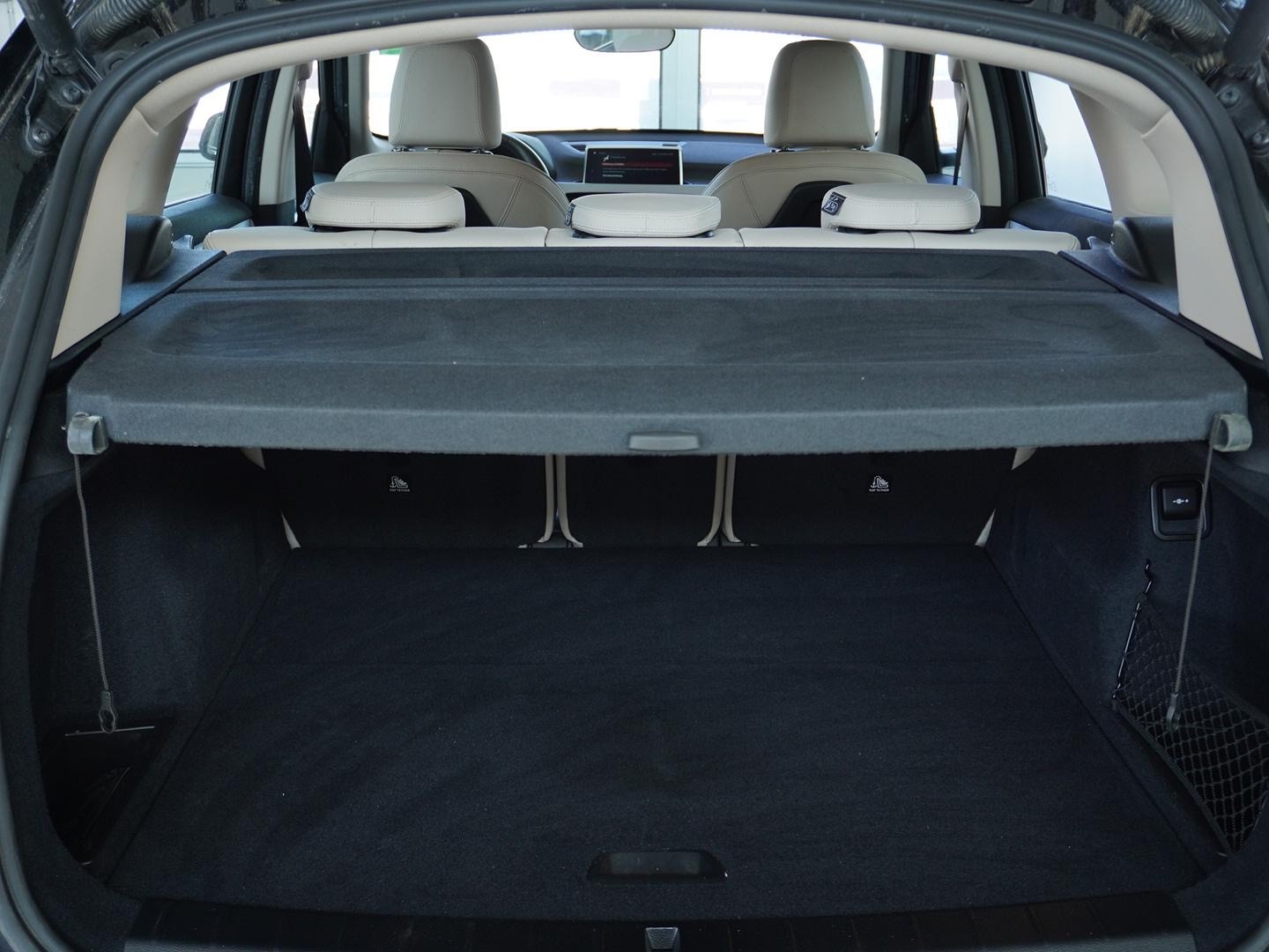 BMW X1 xDrive 18d Essential Edition Steptronic-image-9