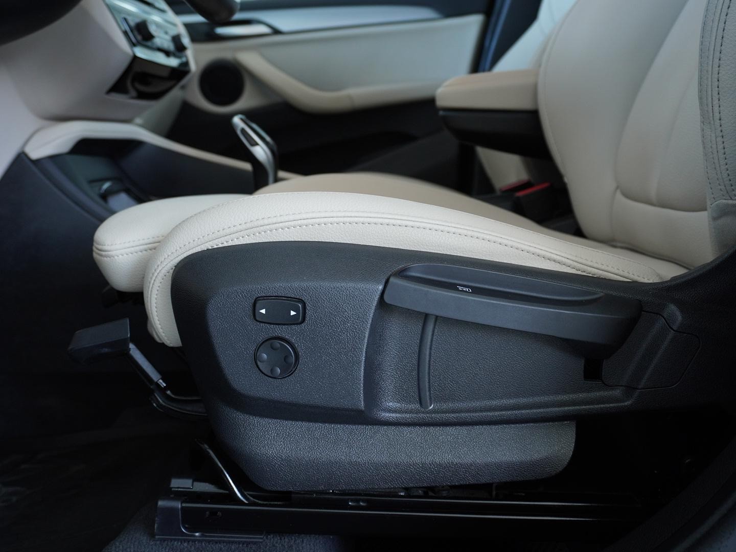 BMW X1 xDrive 18d Essential Edition Steptronic-image-8