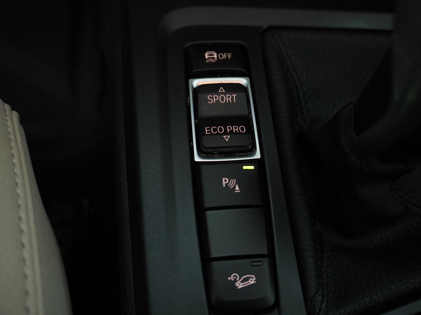 BMW X1 xDrive 18d Essential Edition Steptronic-image-6