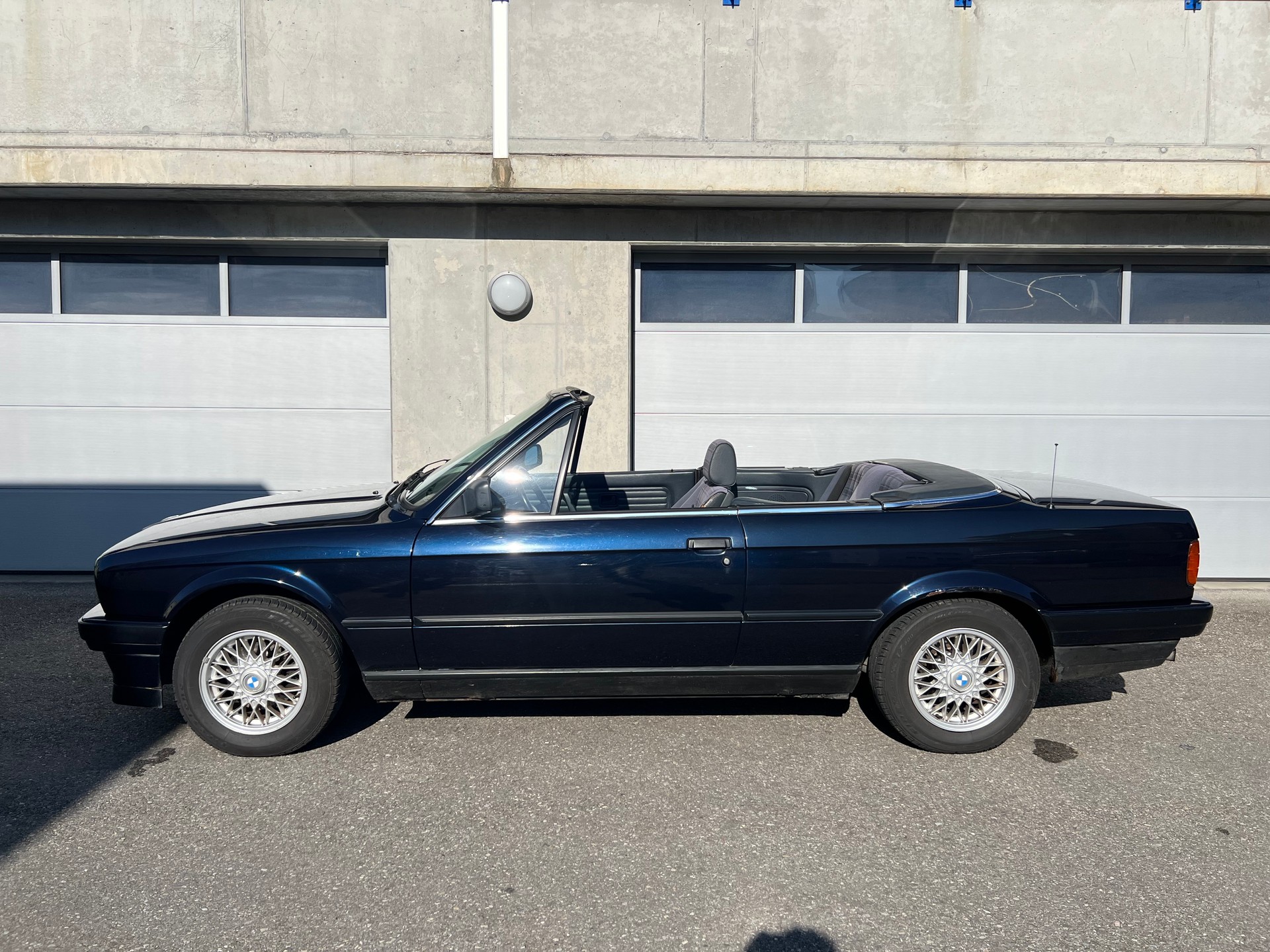 BMW 318i Cabrio-image-2