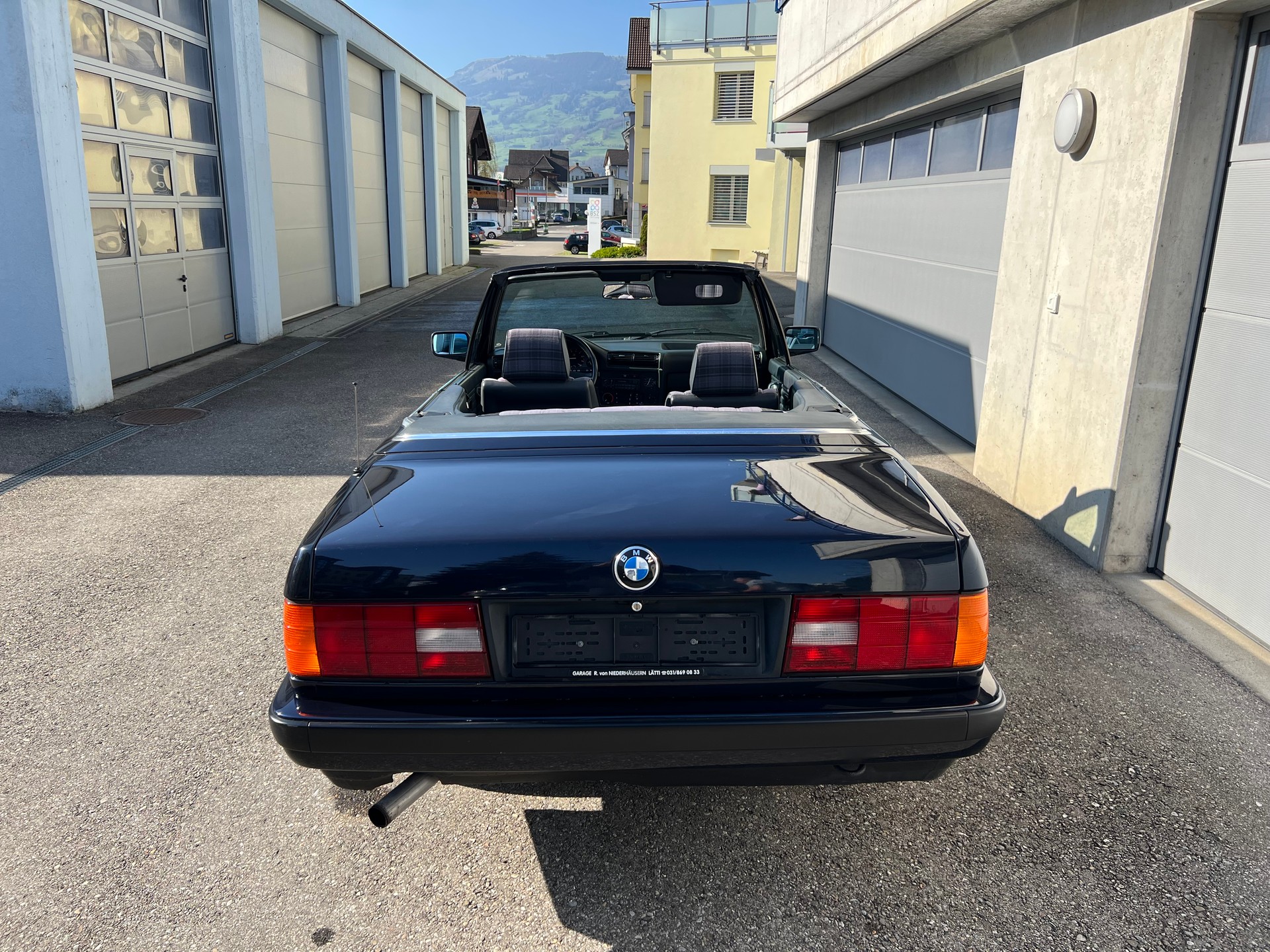 BMW 318i Cabrio-image-3