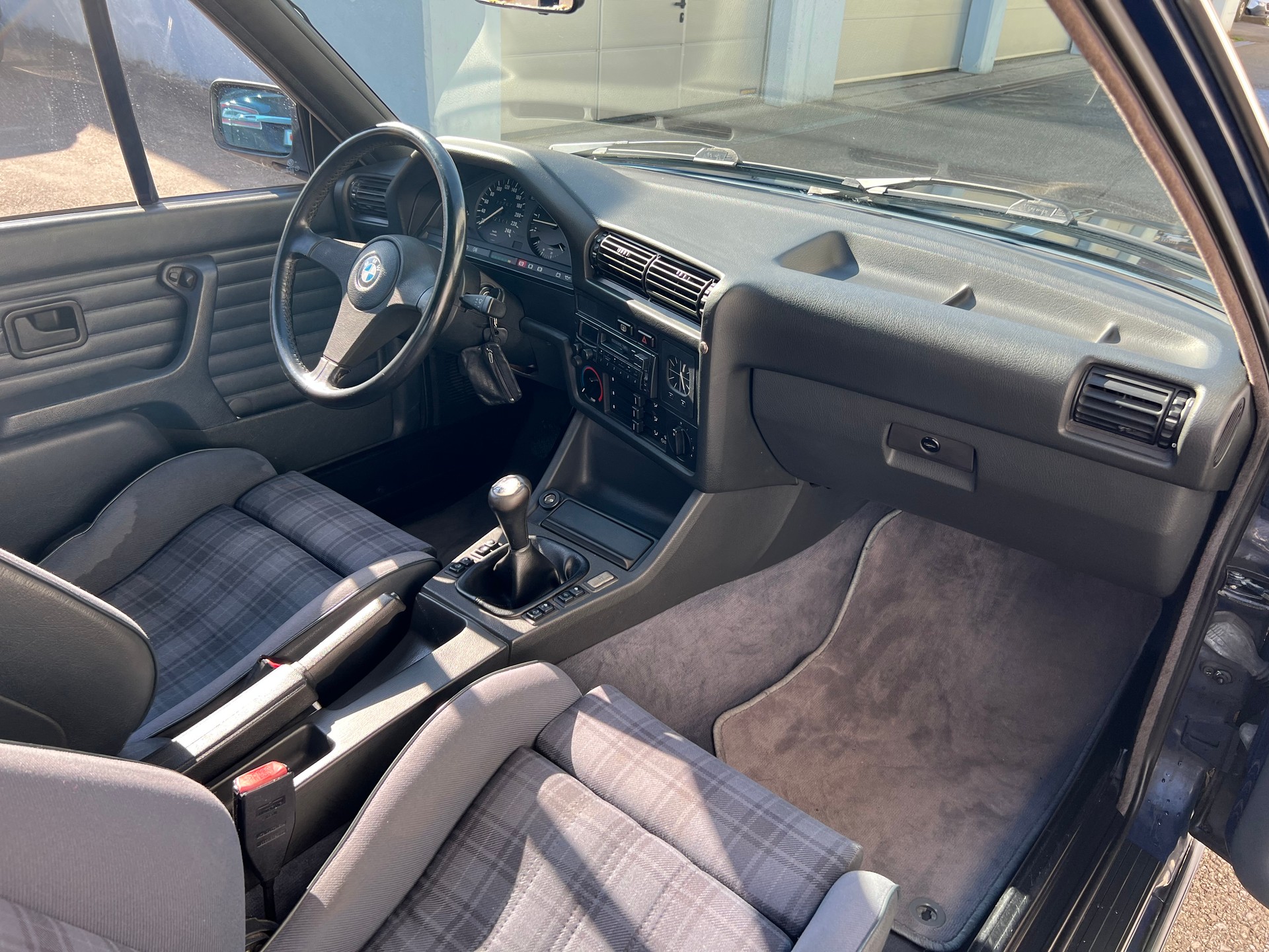 BMW 318i Cabrio-image-16