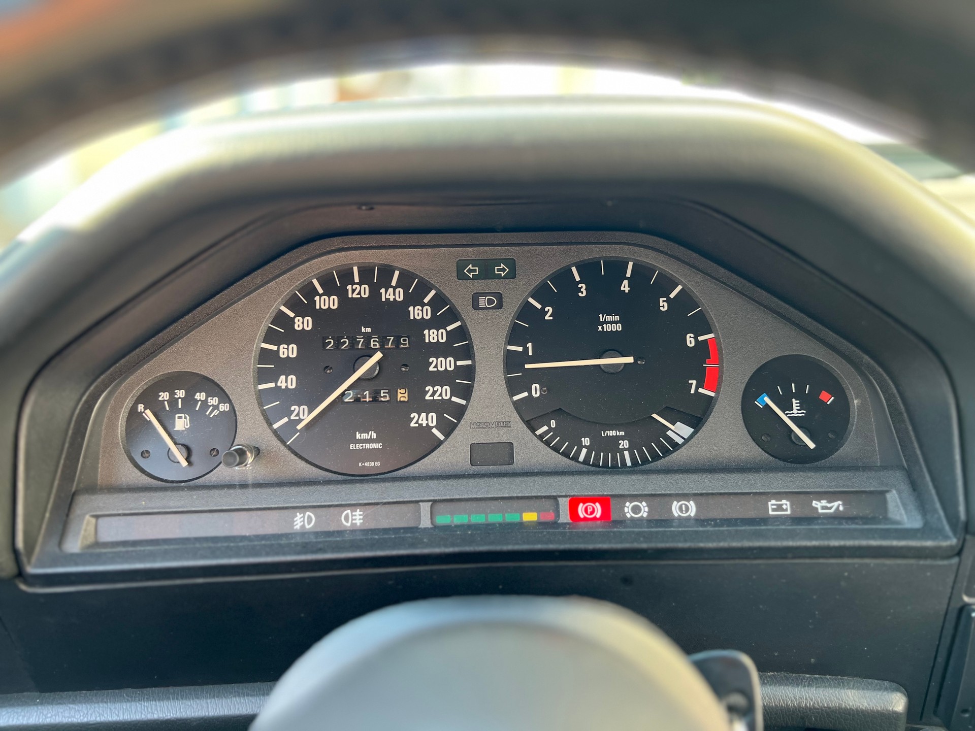 BMW 318i Cabrio-image-19