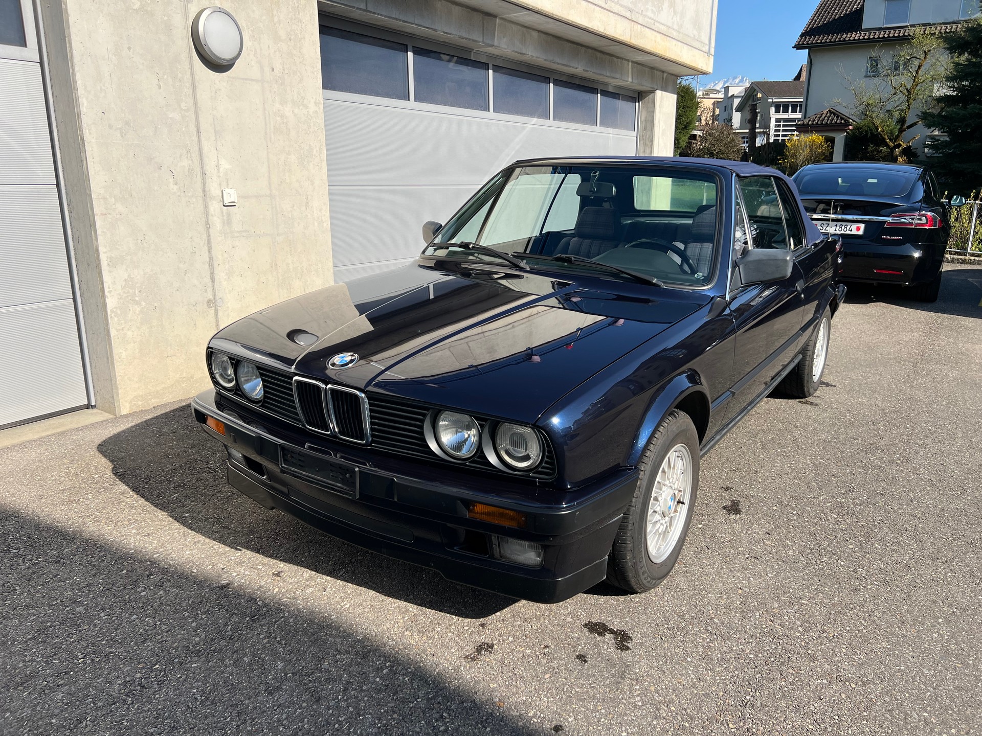 BMW 318i Cabrio-image-13