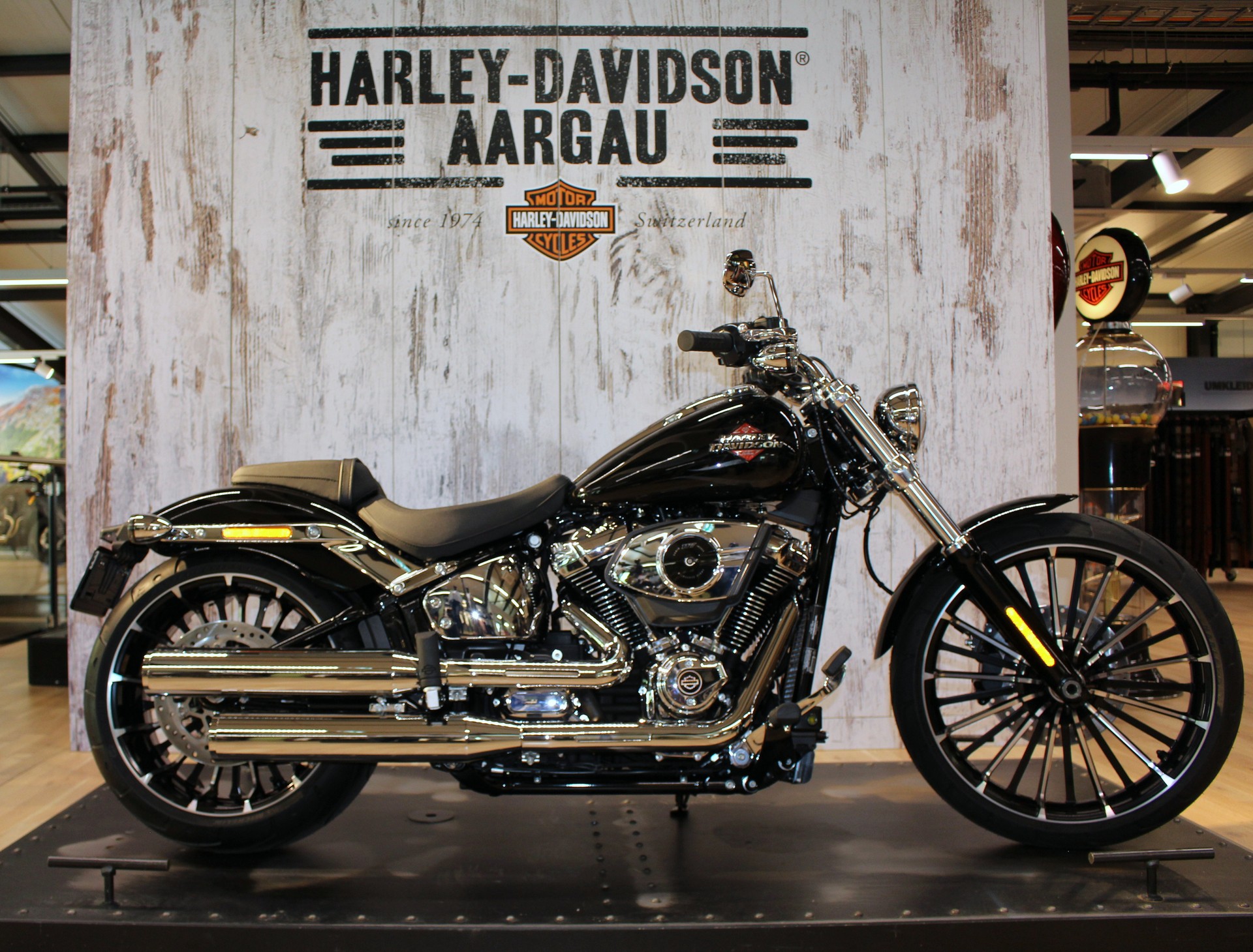 HARLEY-DAVIDSON FXBR Breakout 117