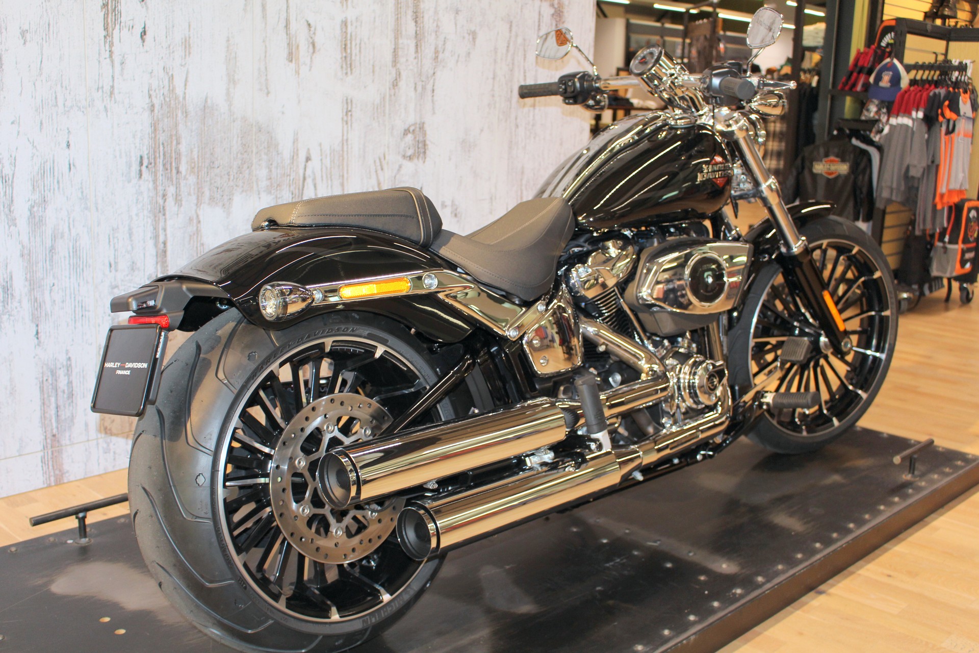 HARLEY-DAVIDSON FXBR Breakout 117-showroom-element-3