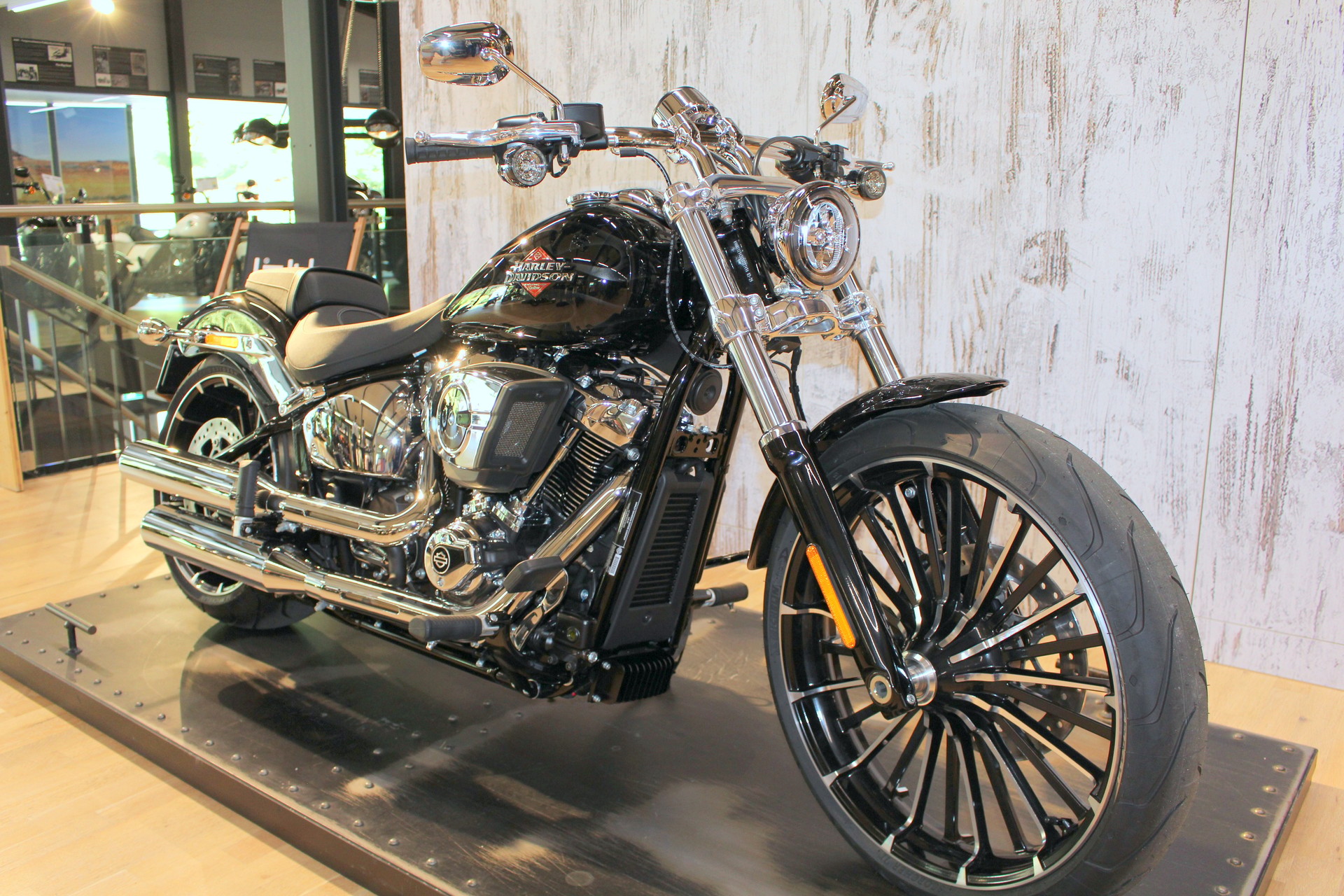 HARLEY-DAVIDSON FXBR Breakout 117-showroom-element-2