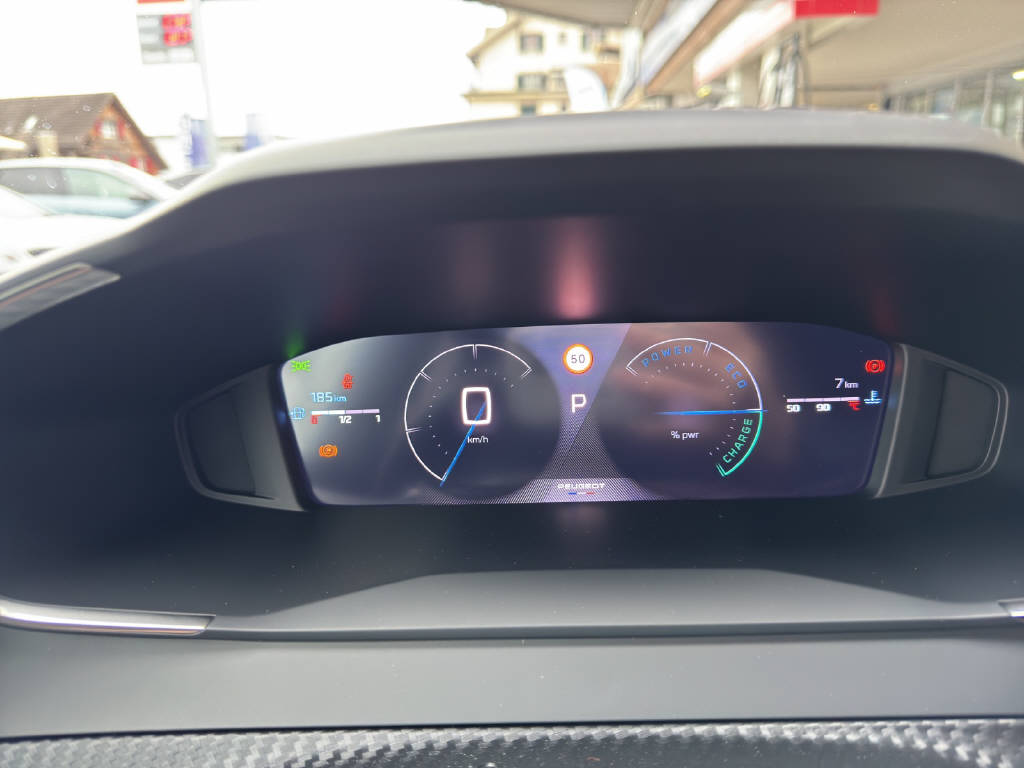 PEUGEOT 2008 1.2 Hybrid Allure Premium-image-5