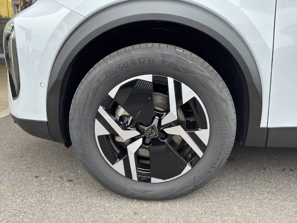 PEUGEOT 2008 1.2 Hybrid Allure Premium-image-9