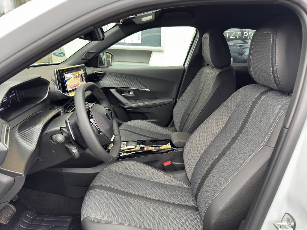 PEUGEOT 2008 1.2 Hybrid Allure Premium-image-4