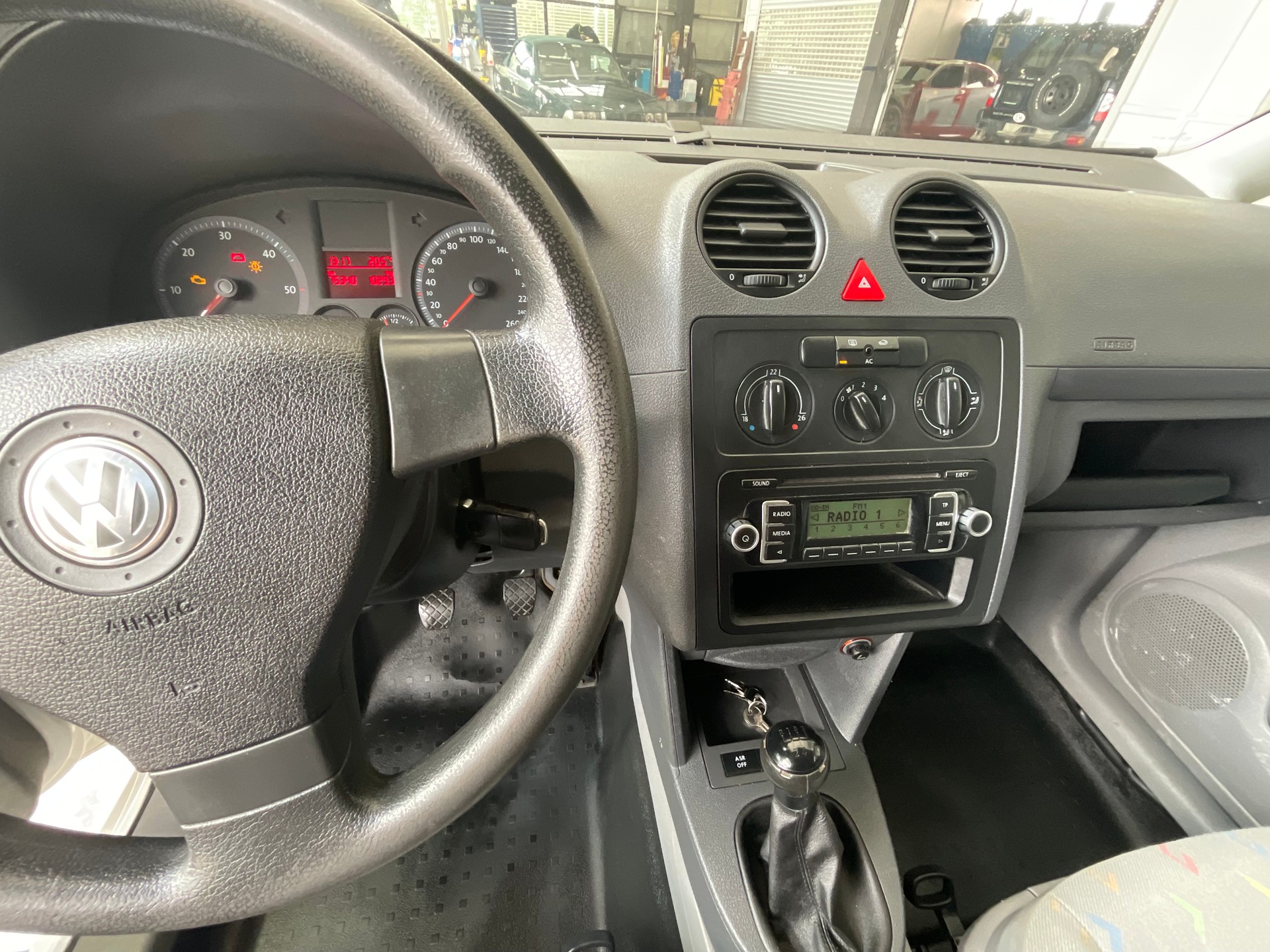 VW Caddy Maxi 1.9TDI-image-8