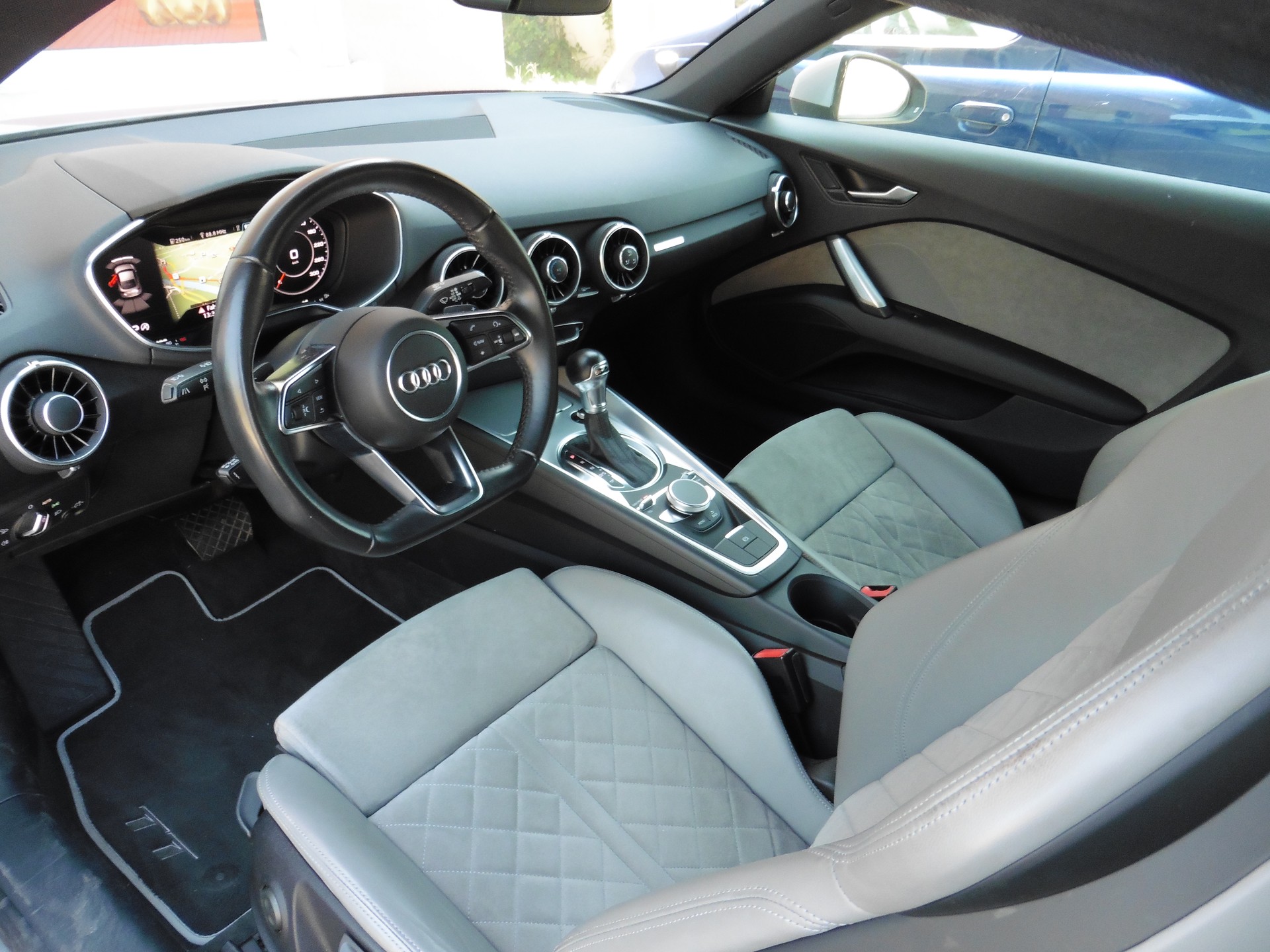 AUDI TT Coupé 2.0 TFSI quattro S-tronic-image-8