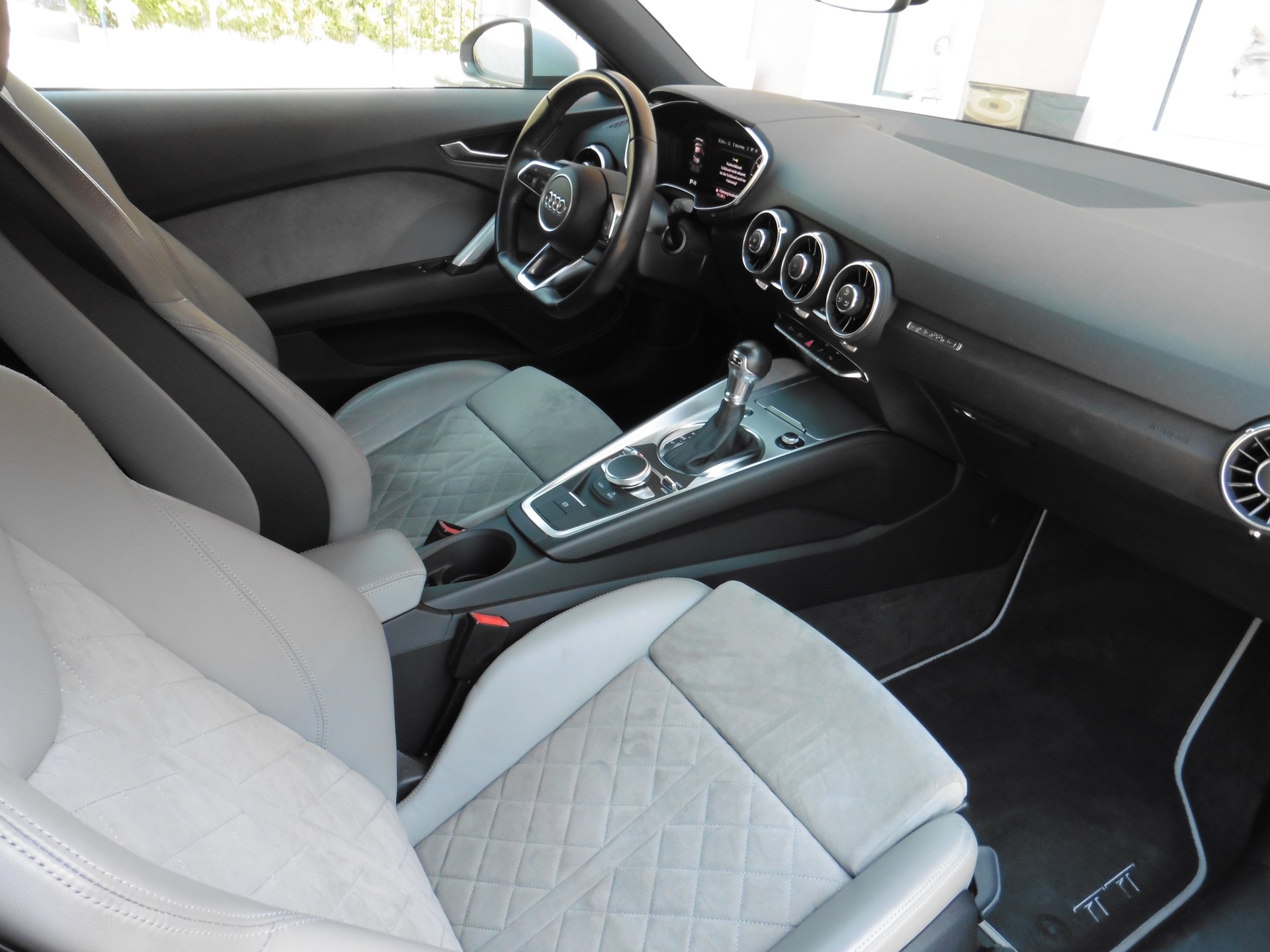 AUDI TT Coupé 2.0 TFSI quattro S-tronic-image-11