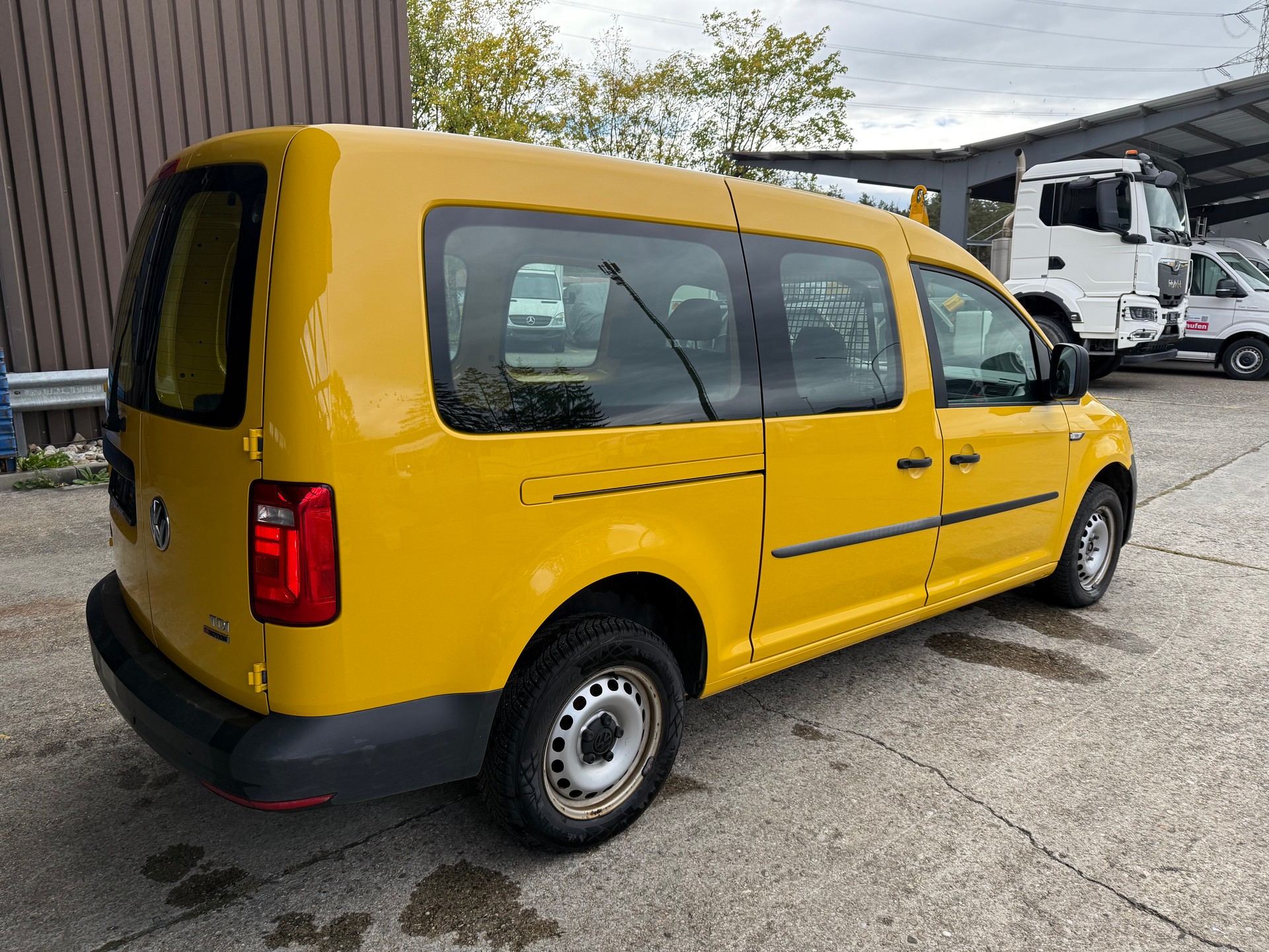VW Caddy Maxi 2.0D 4 Motion-image-2