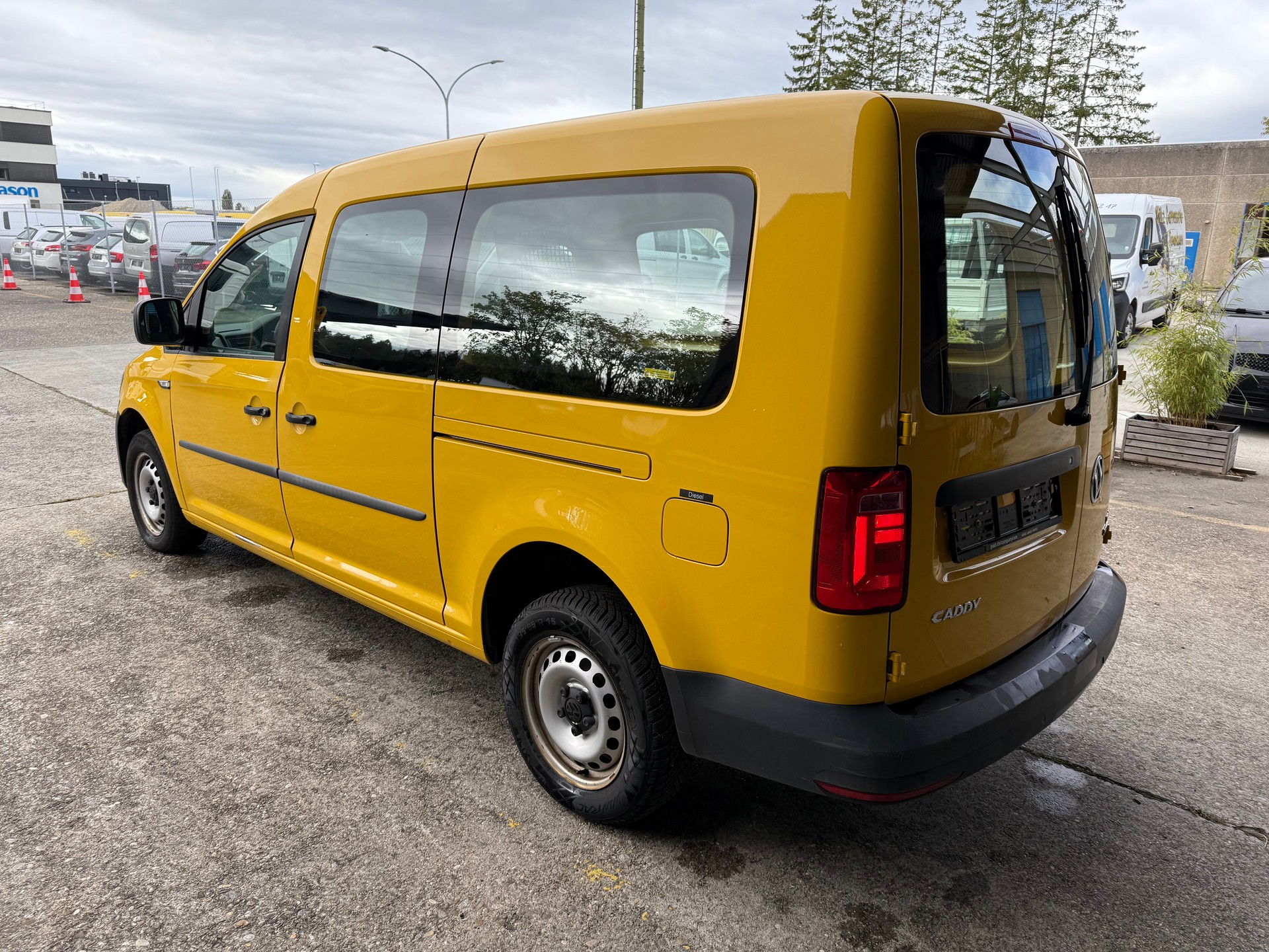 VW Caddy Maxi 2.0D 4 Motion-image-3