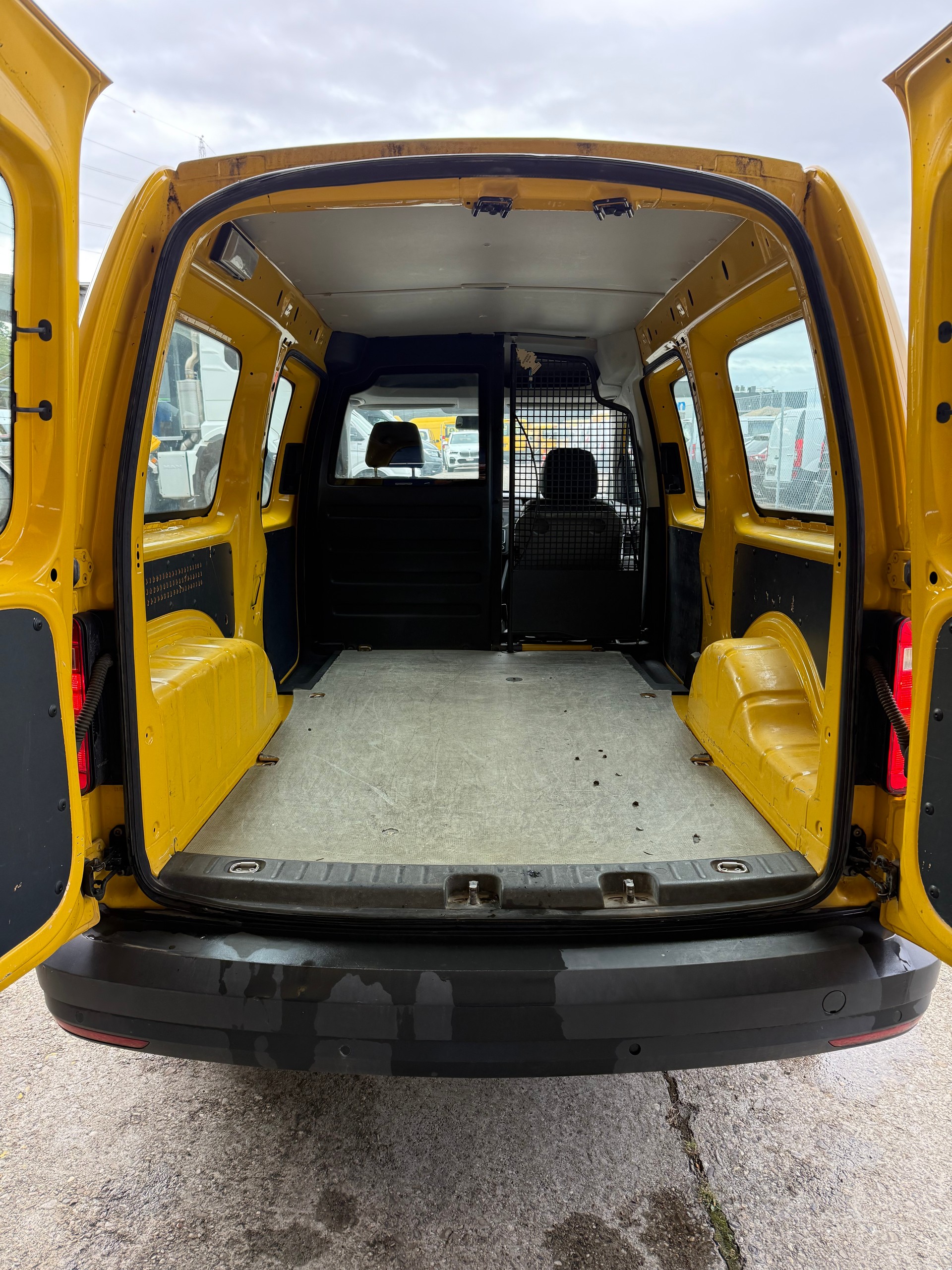 VW Caddy Maxi 2.0D 4 Motion-image-5