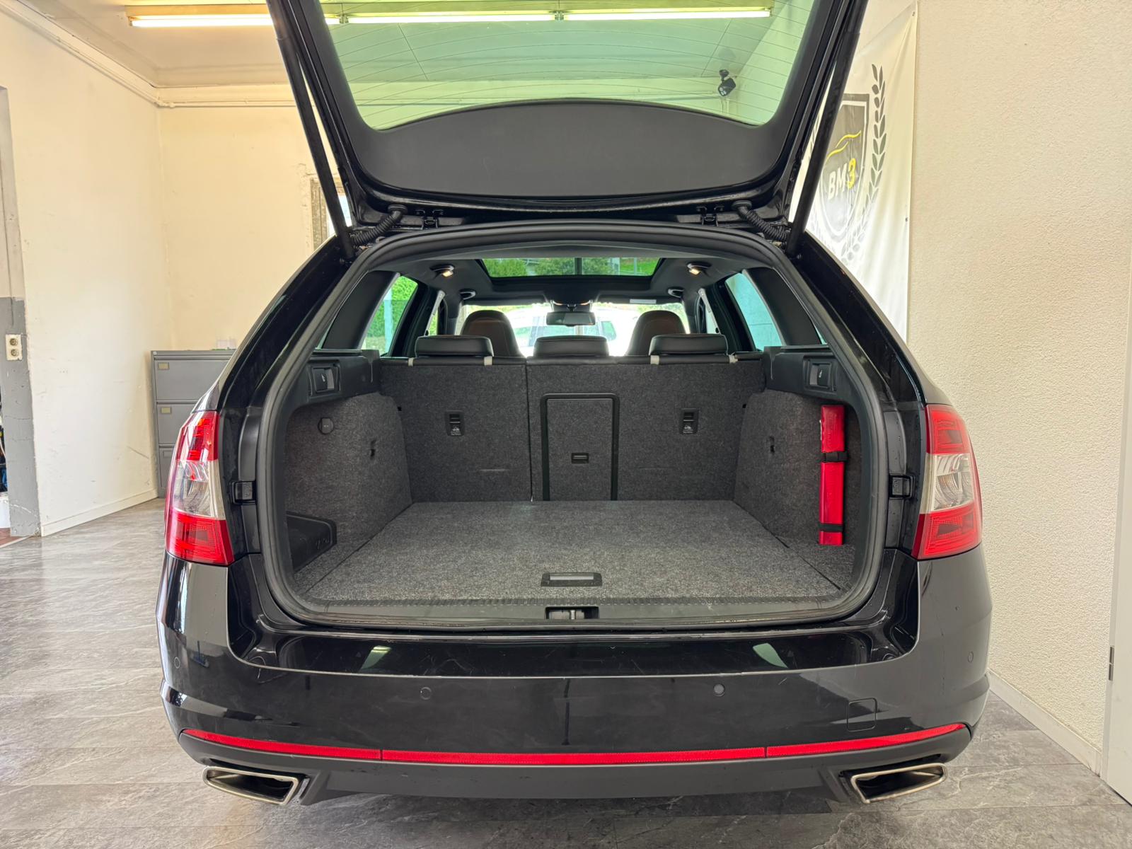SKODA Octavia Combi 2.0 TSI RS DSG-image-4