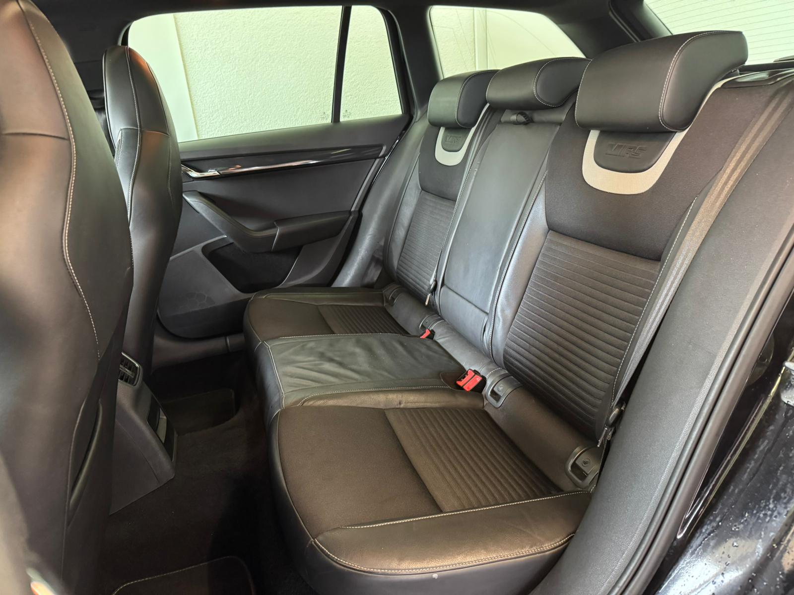SKODA Octavia Combi 2.0 TSI RS DSG-image-13
